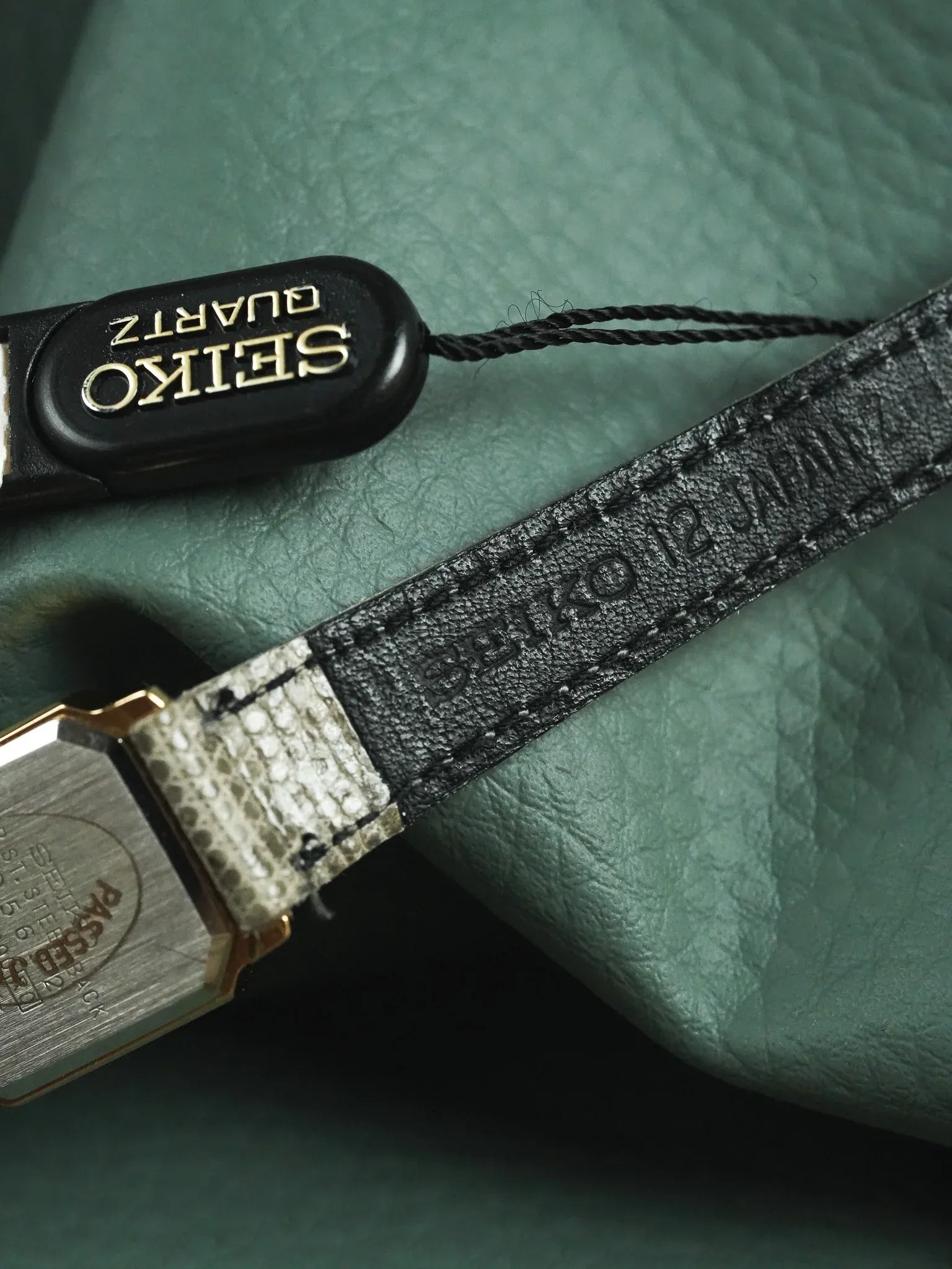 Seiko - Tank Femme Or Bracelet gris - Neuve de stock - 1993 - Atelier Victor