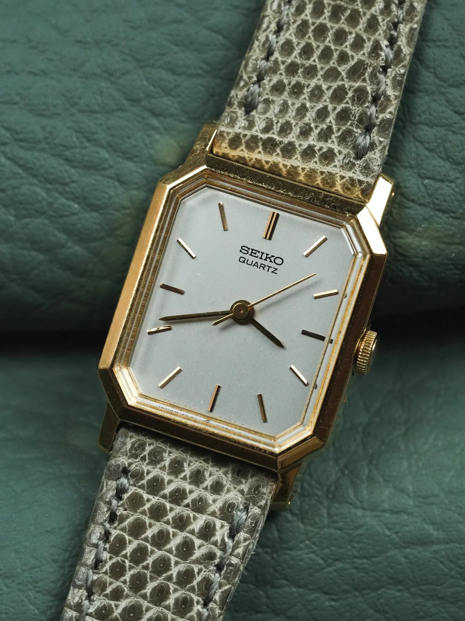 Seiko - Tank Femme Or Bracelet gris - Neuve de stock - 1993 - Atelier Victor - Vintage  Shop
