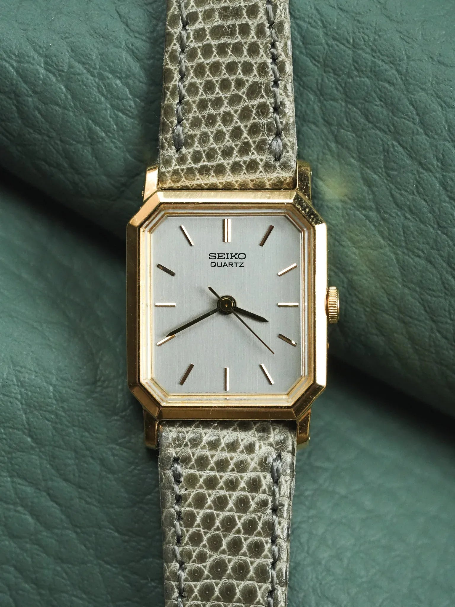 Seiko - Tank Femme Or Bracelet gris - Neuve de stock - 1993 - Atelier Victor - Vintage  Shop