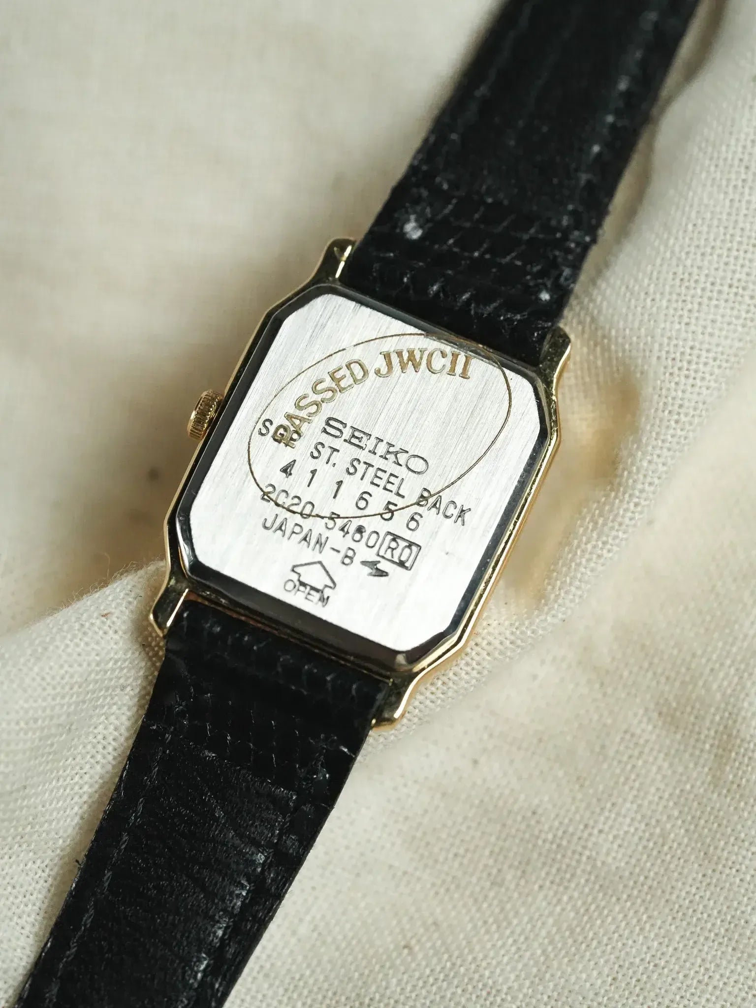 Seiko Tank Watch Vintage 1994 | Atelier Victor