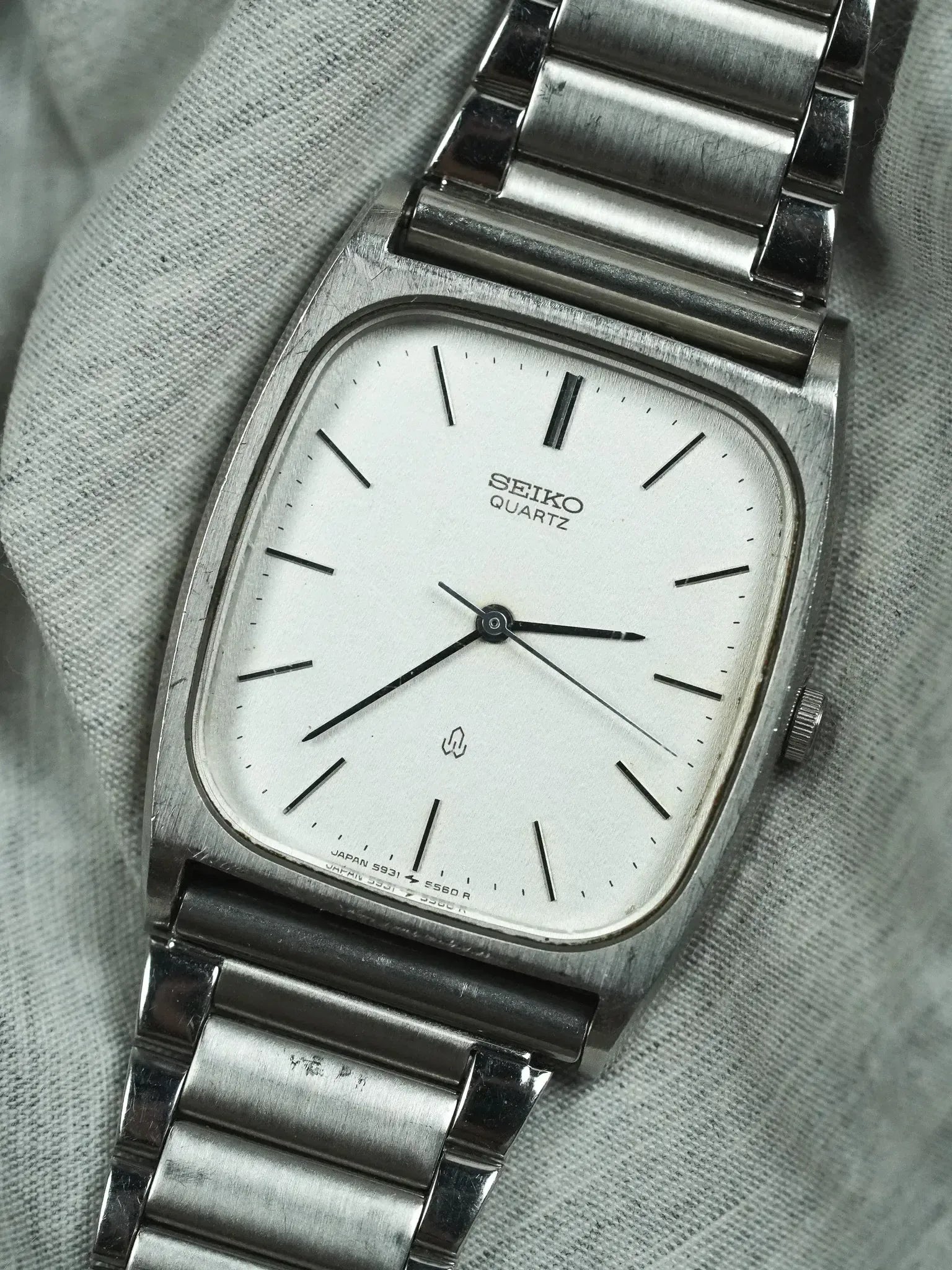 Seiko - Tonneau Steel Dial Steel - 1982