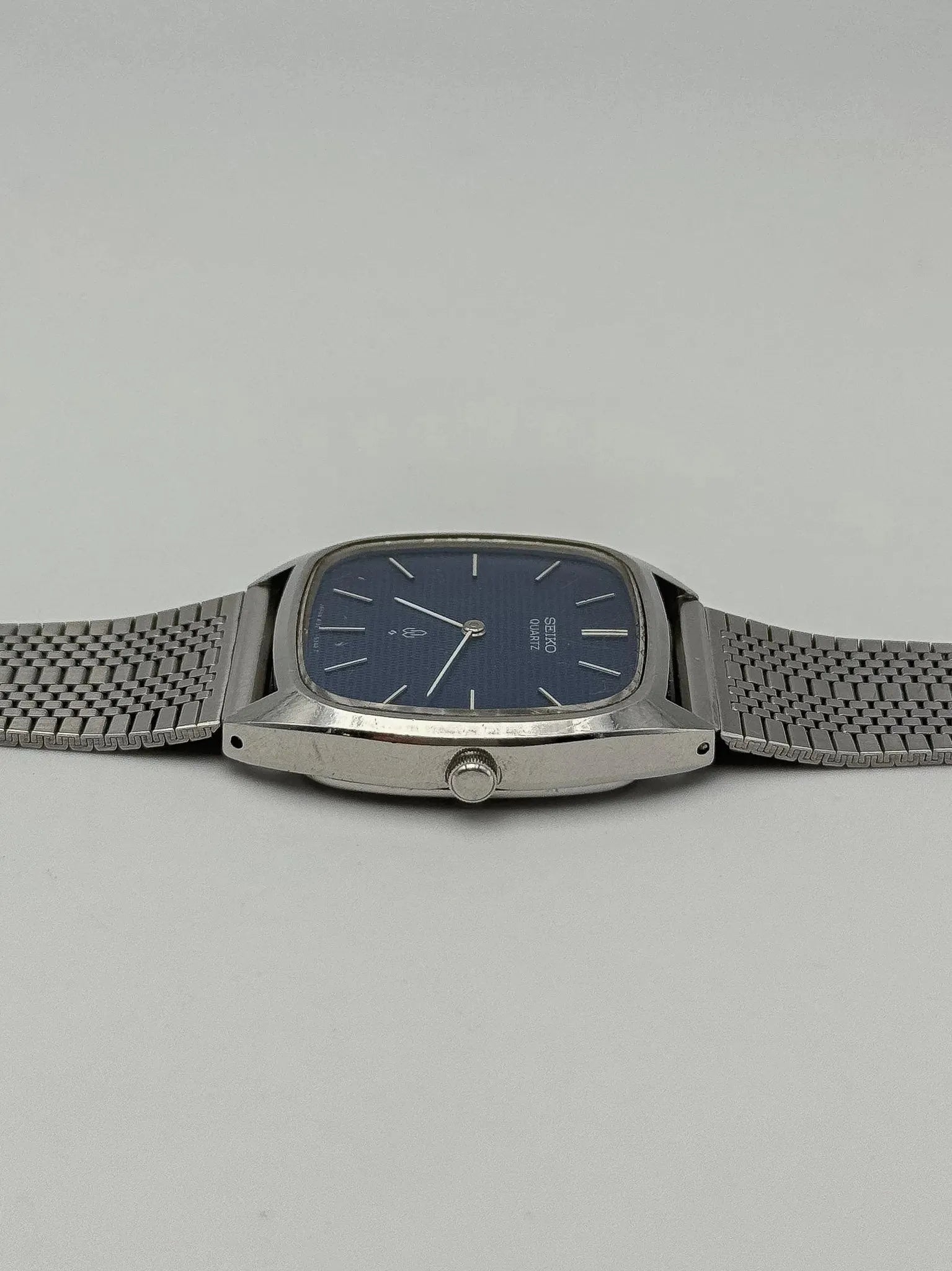 Seiko - Tonneau Nid d'Abeille Bleu - 1976 - Atelier Victor Paris - Vintage Watch Shop Dubai