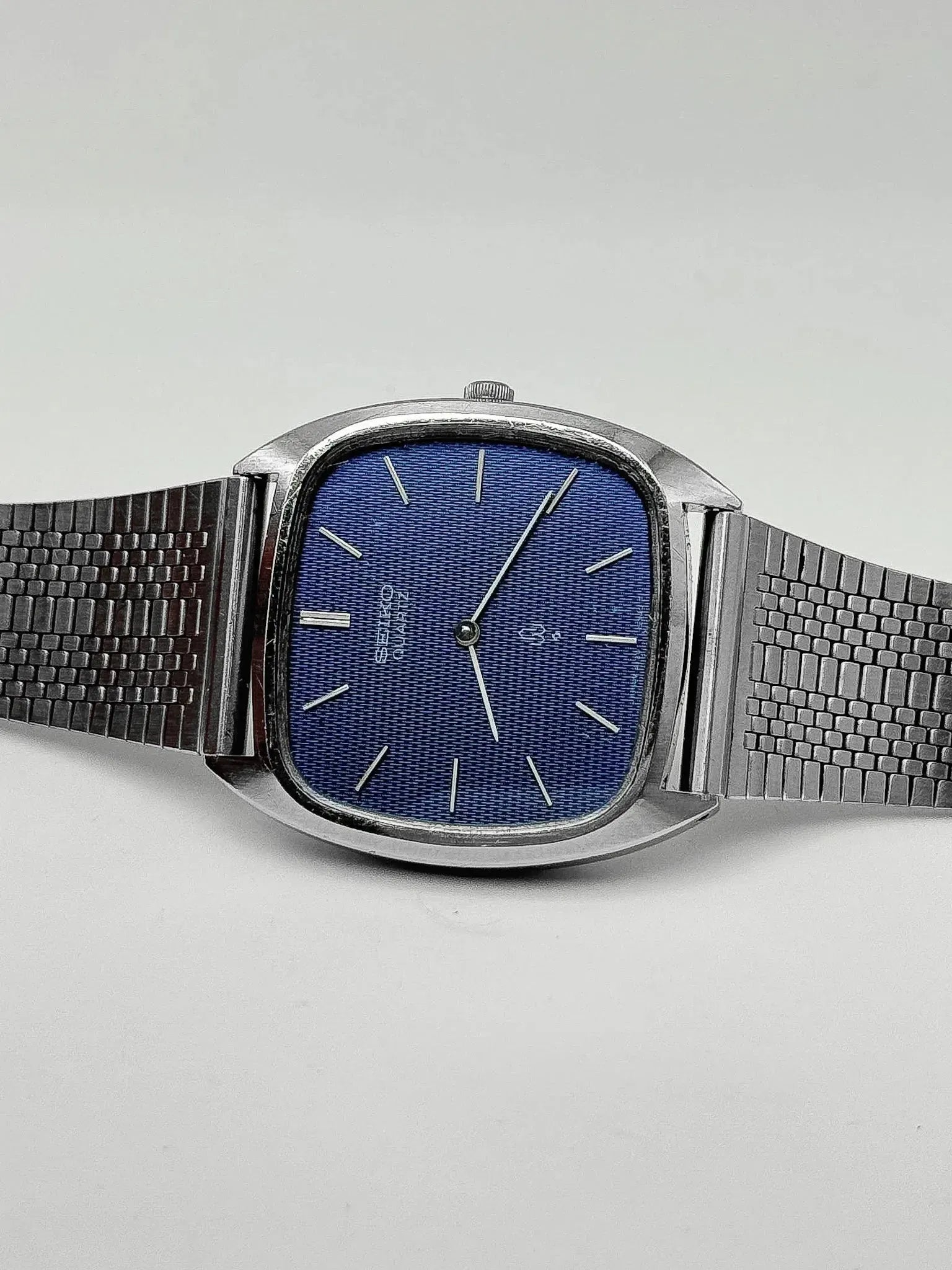 Seiko - Tonneau Nid d'Abeille Bleu - 1976 - Atelier Victor - Vintage  Shop