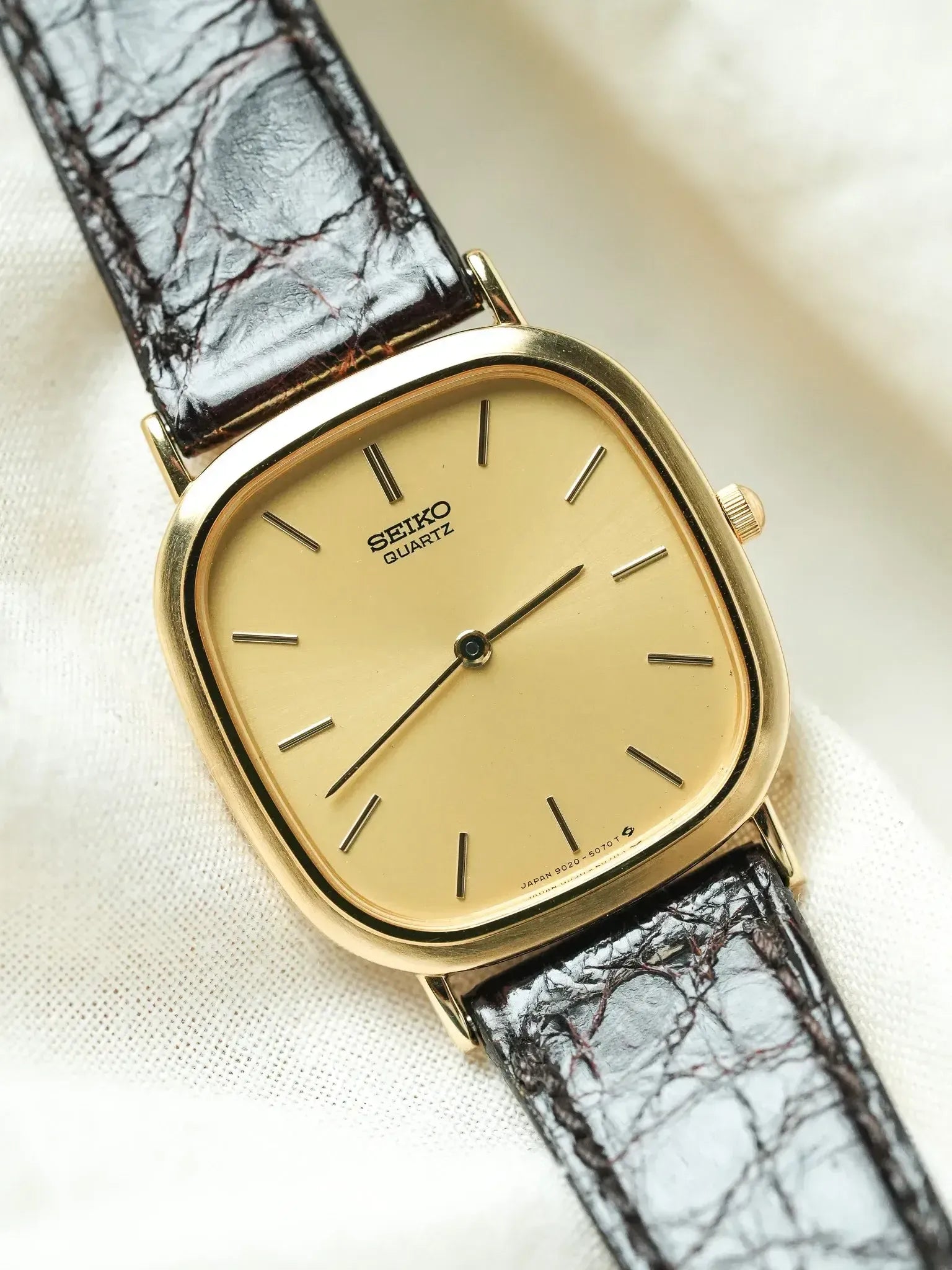 Seiko - Tonneau Gold or Dress Watch - 1983 - Atelier Victor