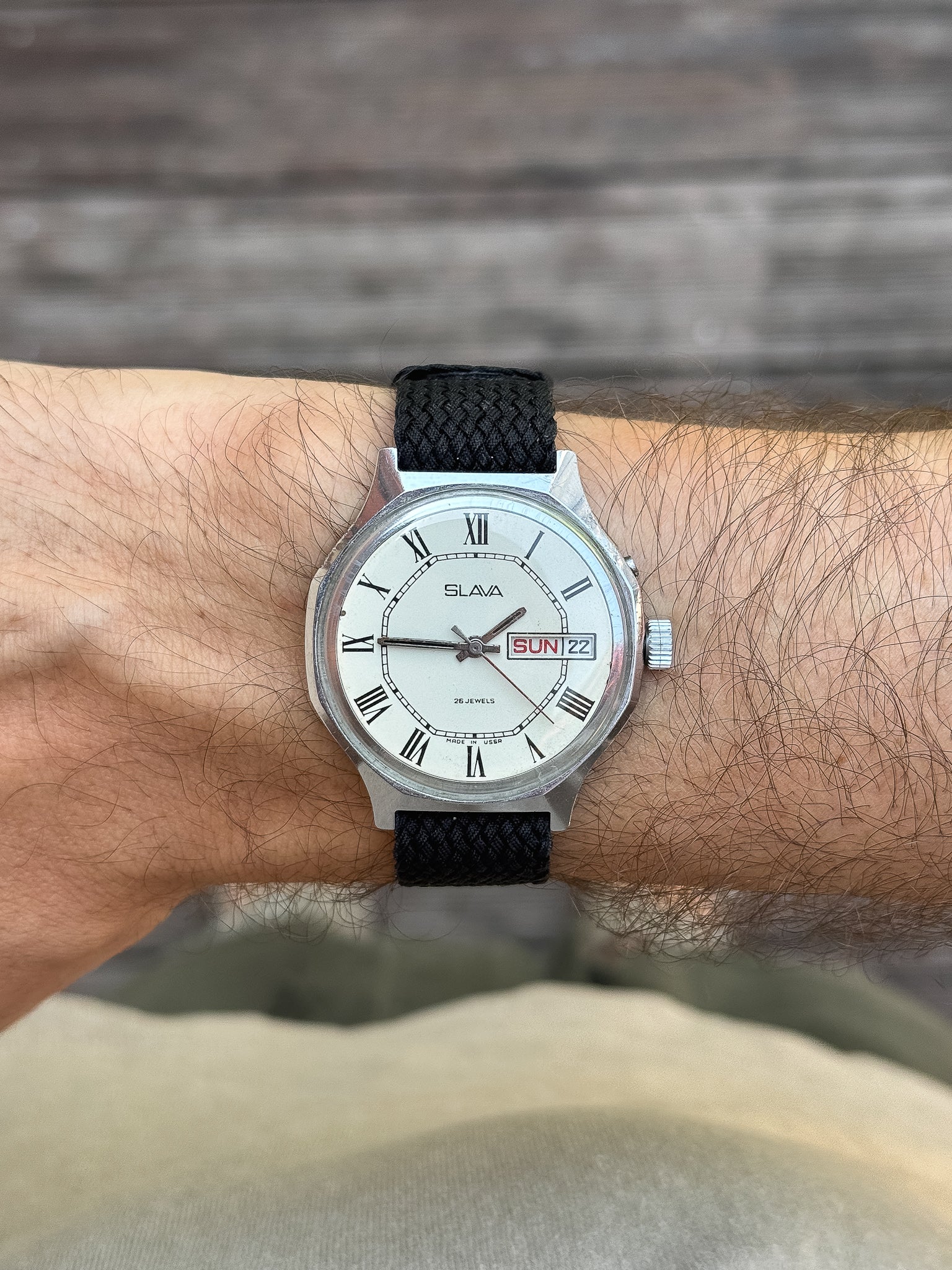 Slava - Octogone Romain Daydate Acier - 1970s - Atelier Victor - Vintage  Shop