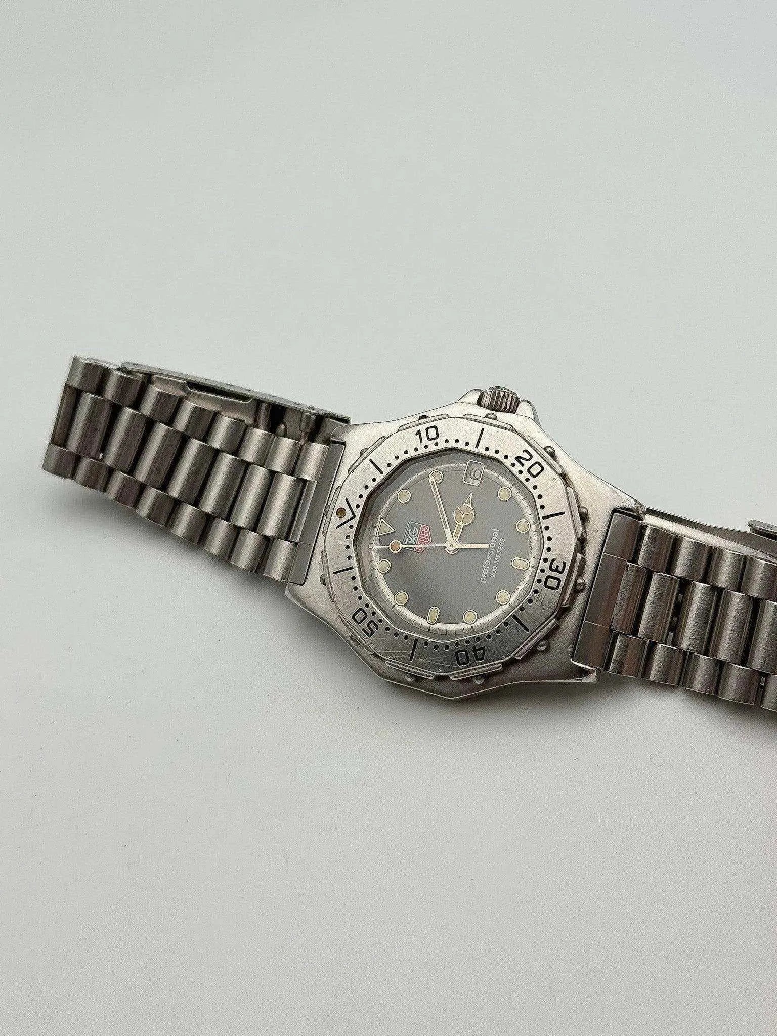 Tag Heuer - Professional 200m Grey - 1990’s - Atelier Victor Paris - Vintage Watch Shop Dubai