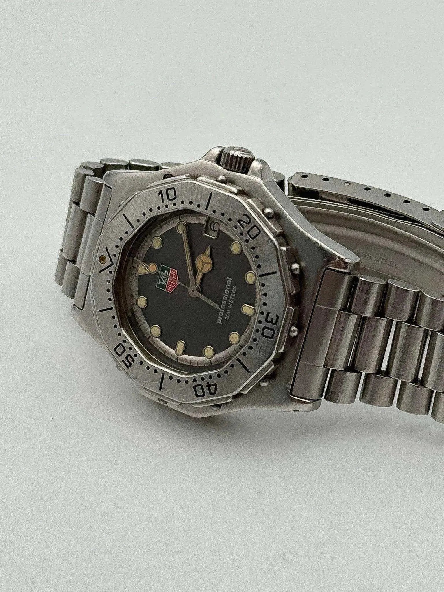 Tag Heuer - Professional 200m Grey - 1990’s - Atelier Victor Paris - Vintage Watch Shop Dubai