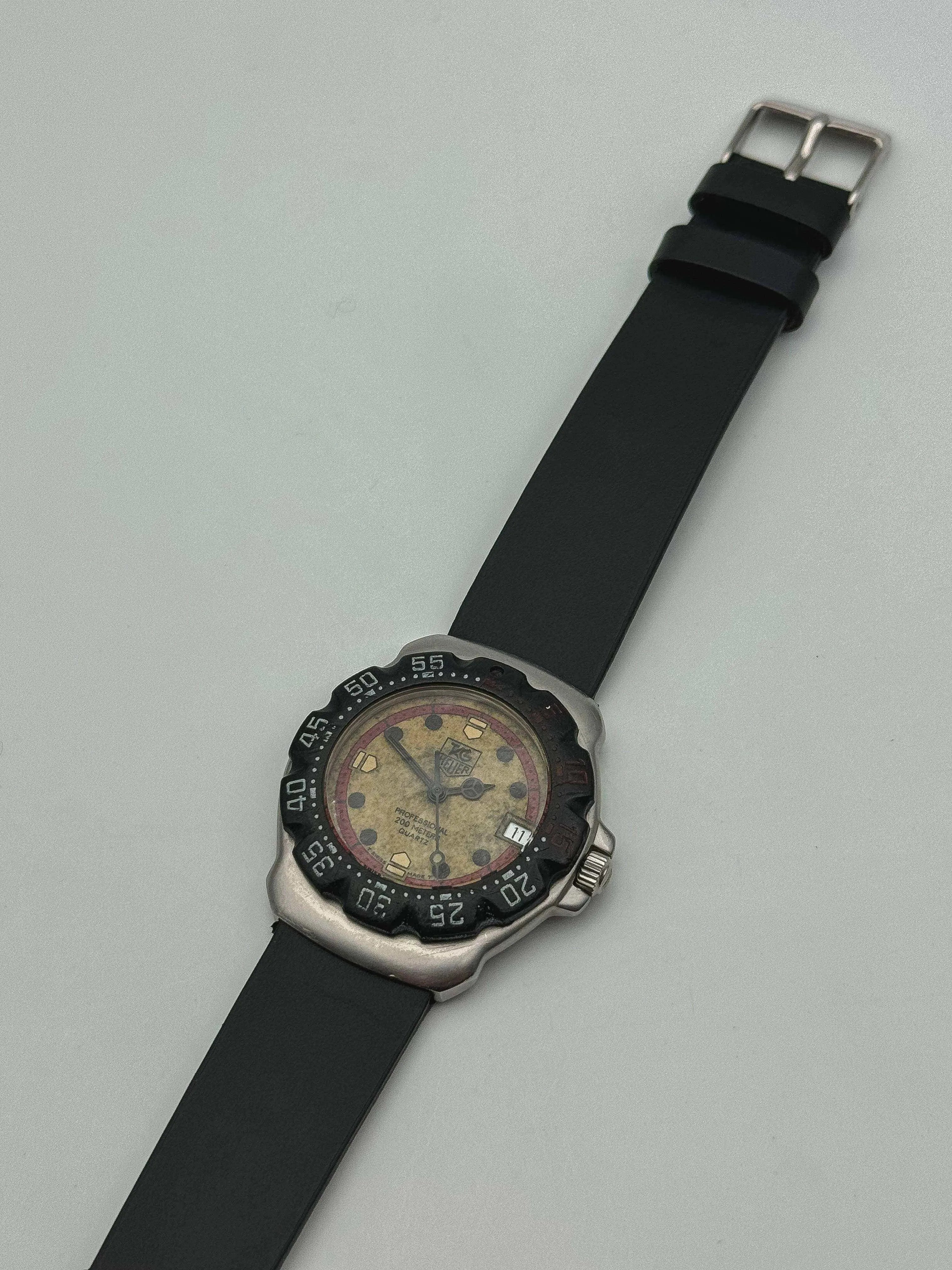 Tag Heuer - Professional 200m Noir Crème - 1990s - Atelier Victor Paris - Vintage Watch Shop Dubai