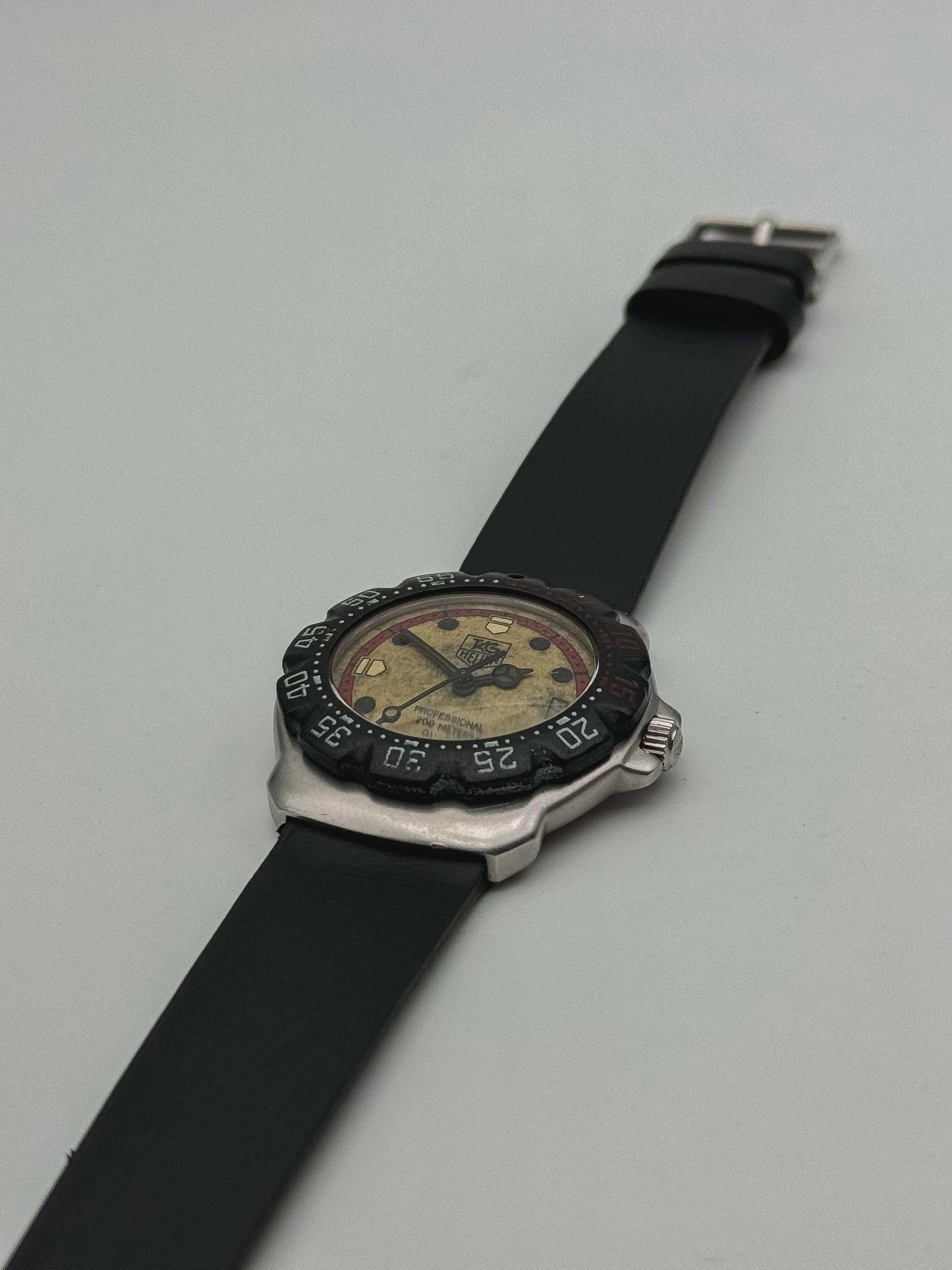 Tag Heuer - Professional 200m Noir Crème - 1990s - Atelier Victor Paris - Vintage Watch Shop Dubai