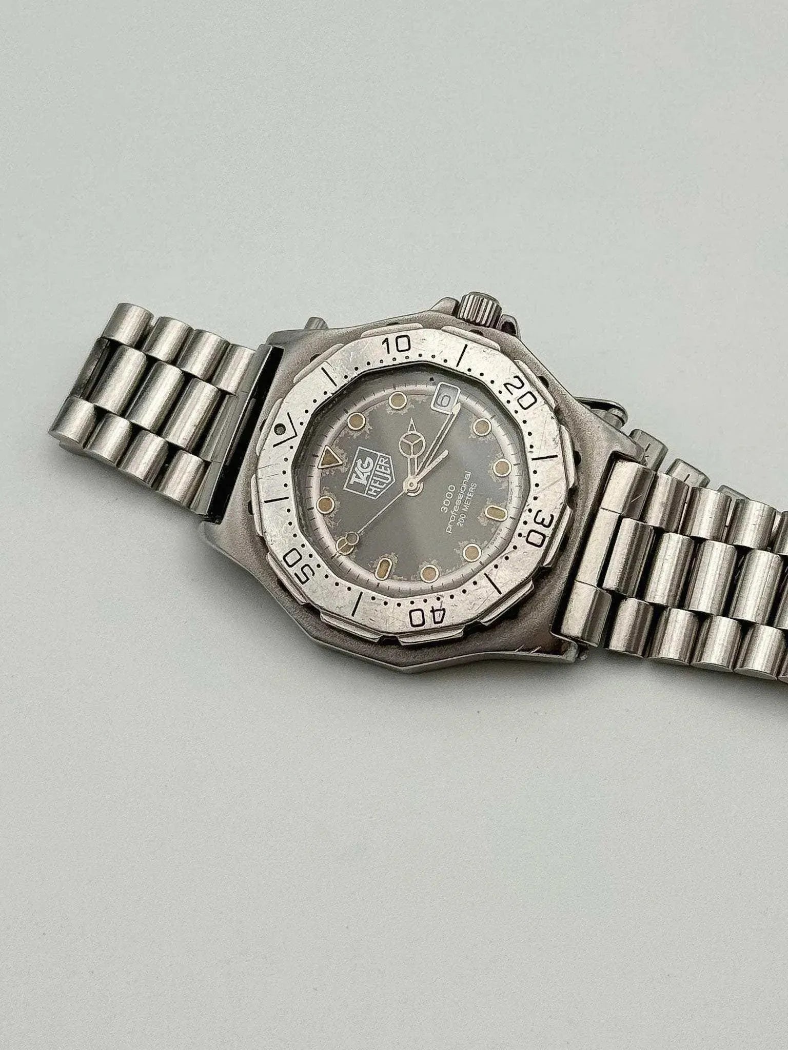 Tag Heuer - Professional 3000 Gris Index patiné - 1990s - Atelier Victor Paris - Vintage Watch Shop Dubai