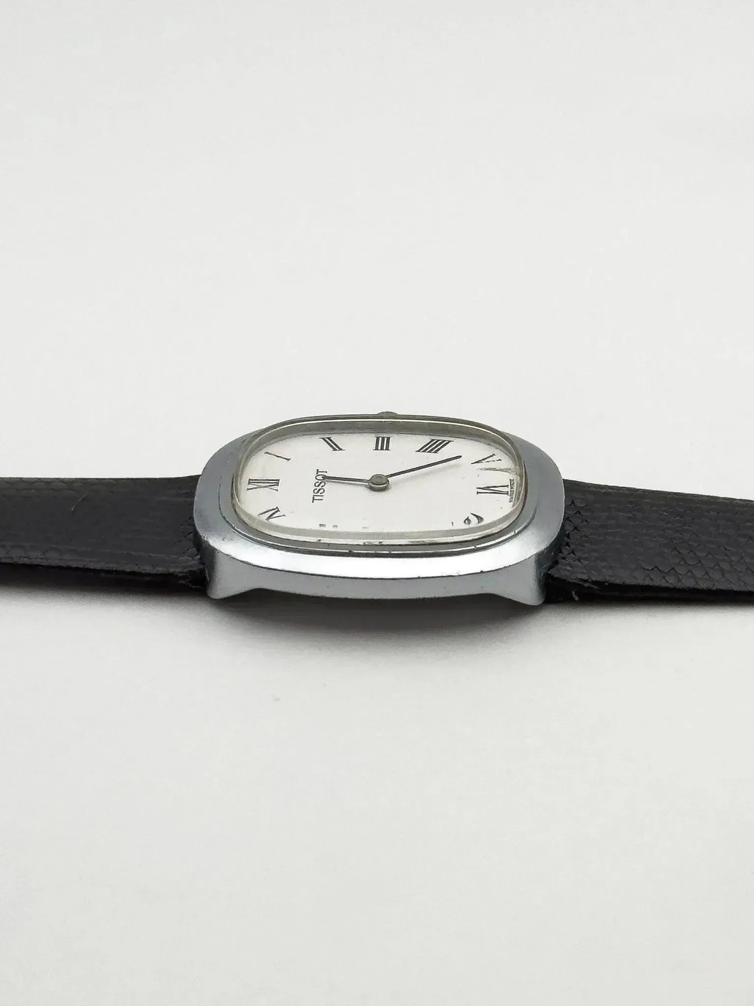 Tissot - Tonneau Romain Cabochon - 1970s - Atelier Victor