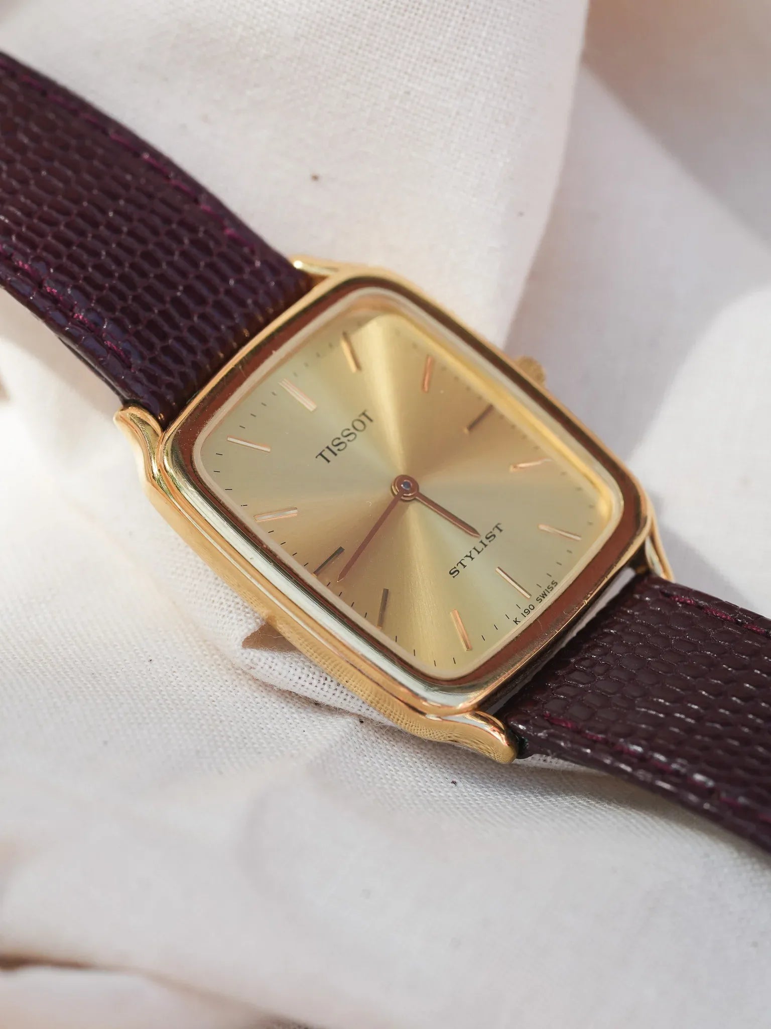 TIssot - Tonneau Stylist plaqué or - 1990s - Atelier Victor - Vintage  Shop