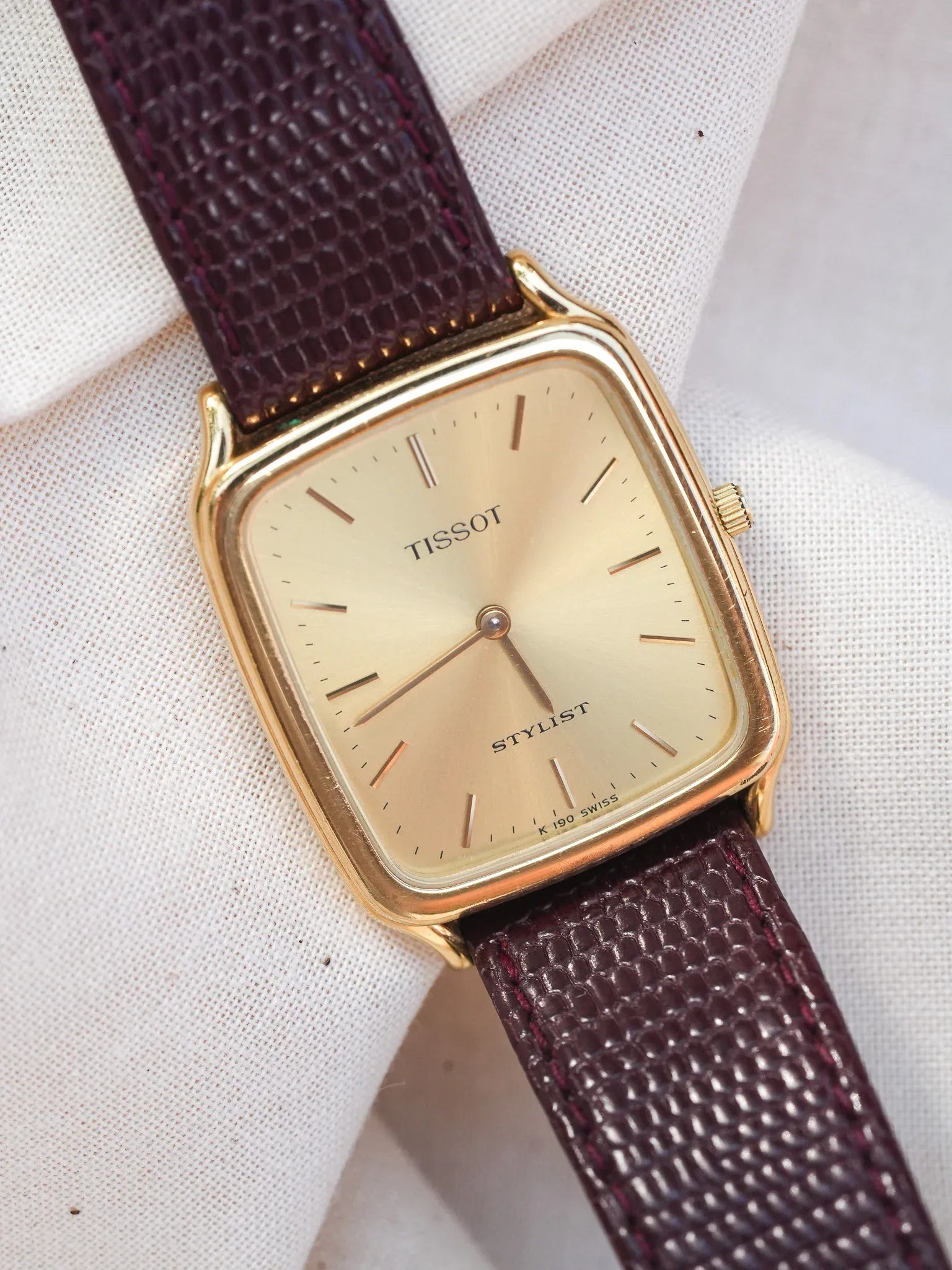 TIssot - Tonneau Stylist plaqué or - 1990s - Atelier Victor - Vintage  Shop