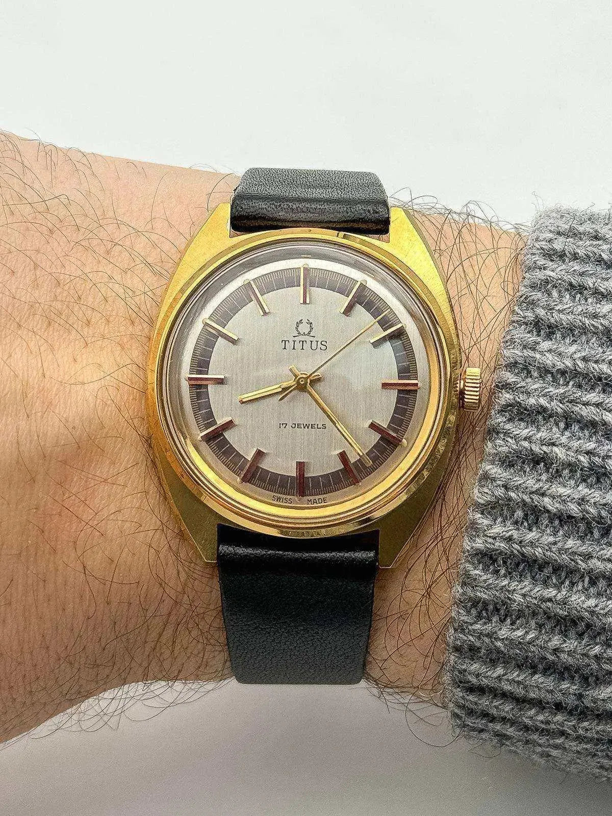 Titus - Gold Red Index - NOS - 1960s - Atelier Victor Paris - Vintage Watch Shop Dubai