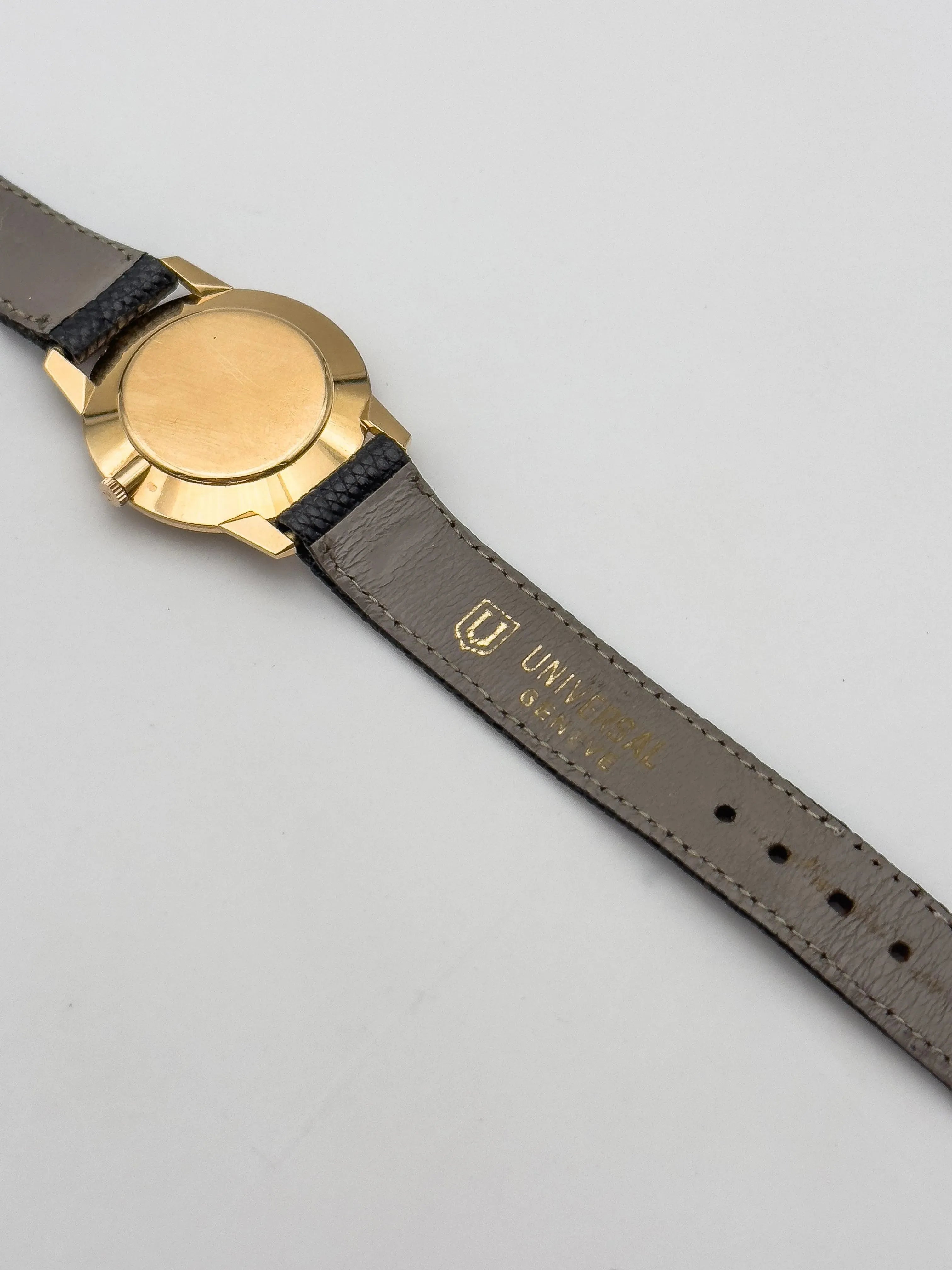 Universal Genève - 18k Rose Gold Ultra Thin - 1964 - Atelier Victor Paris - Vintage Watch Shop Dubai