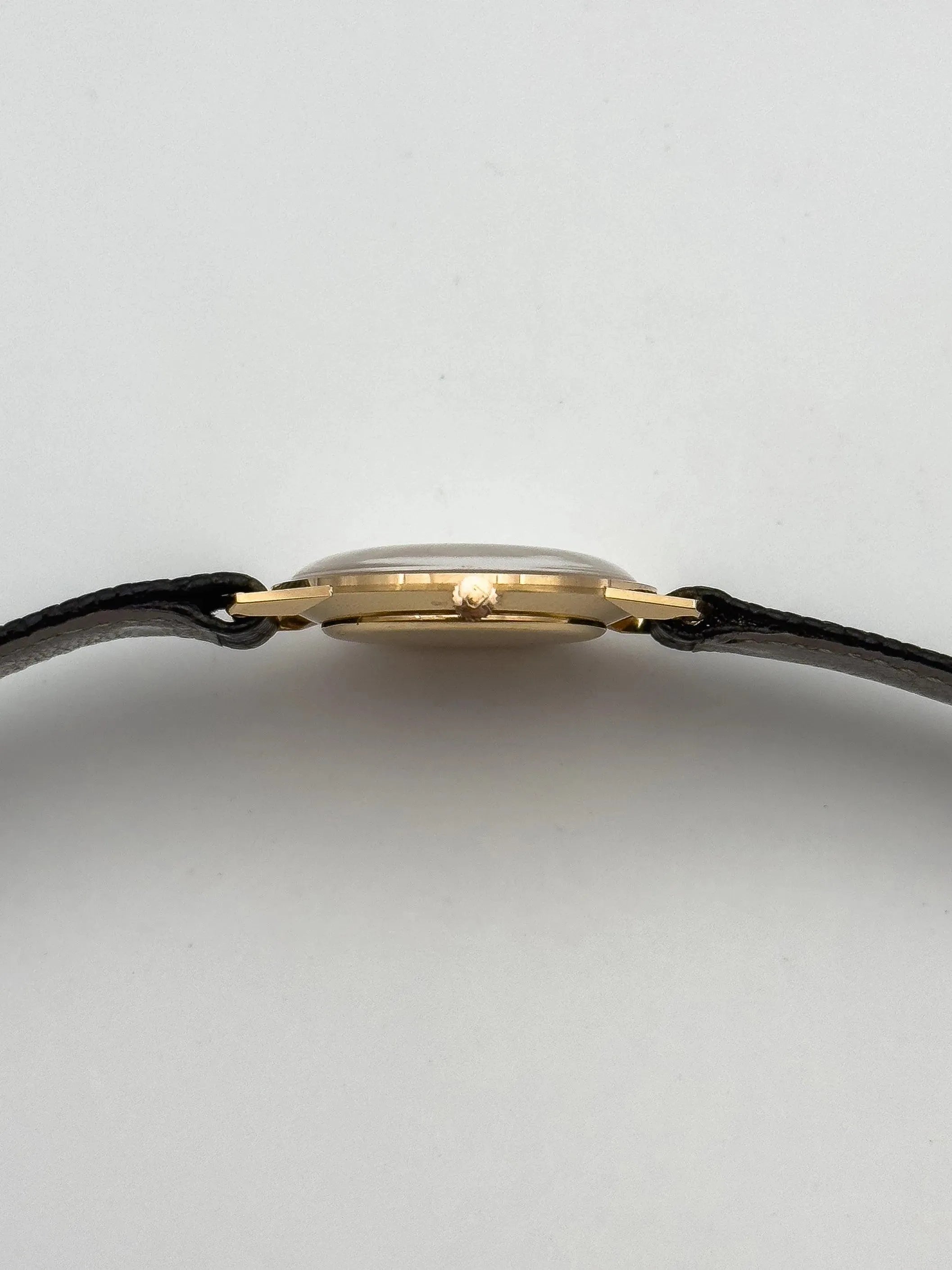 Universal Genève - 18k Rose Gold Ultra Thin - 1964 - Atelier Victor Paris - Vintage Watch Shop Dubai