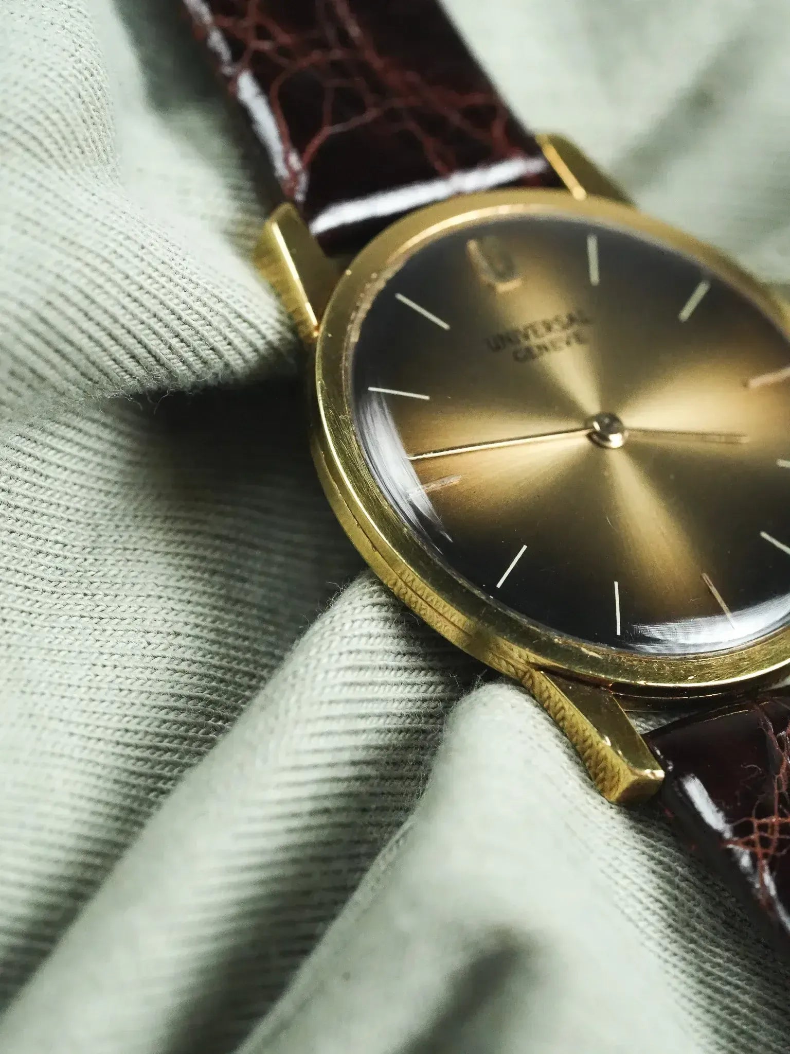 Universal Genève - 542.101 Ultra mechanical plate bronze dial 