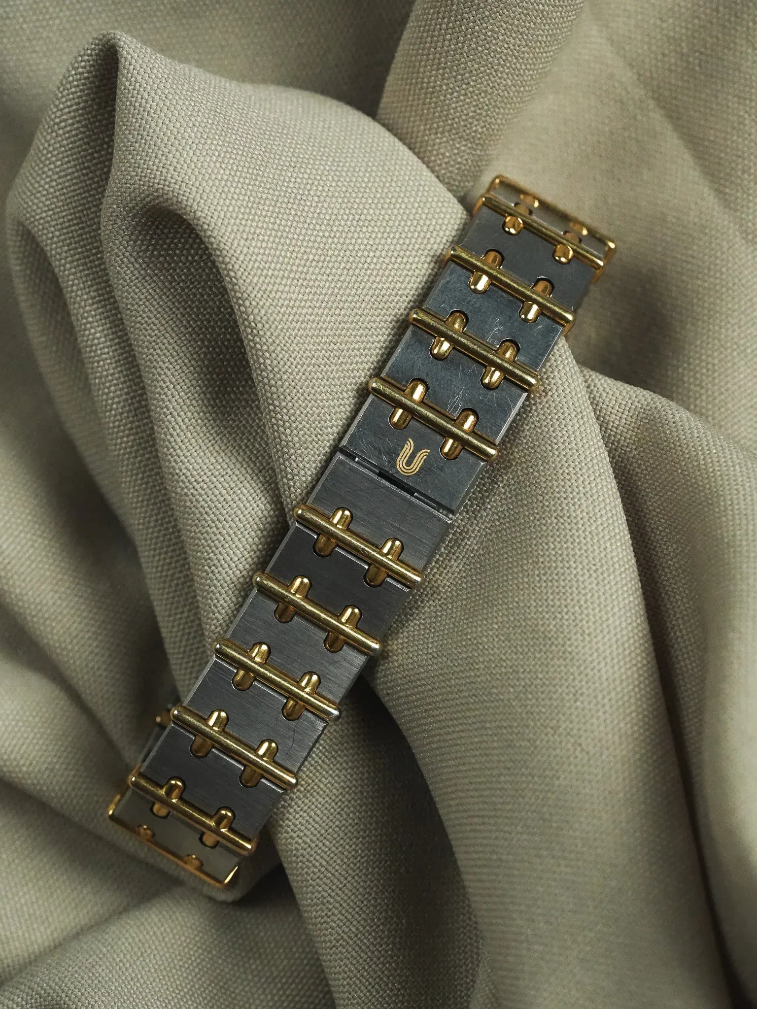 Universal Genève - 617.100 Country Club Acier Or Octogonale - Papier - 1987 - Atelier Victor