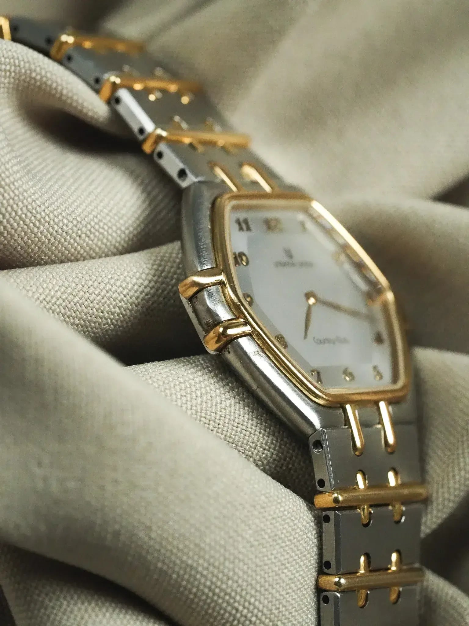 Universal Genève - 617.100 Country Club Steel Gold Octagonal 