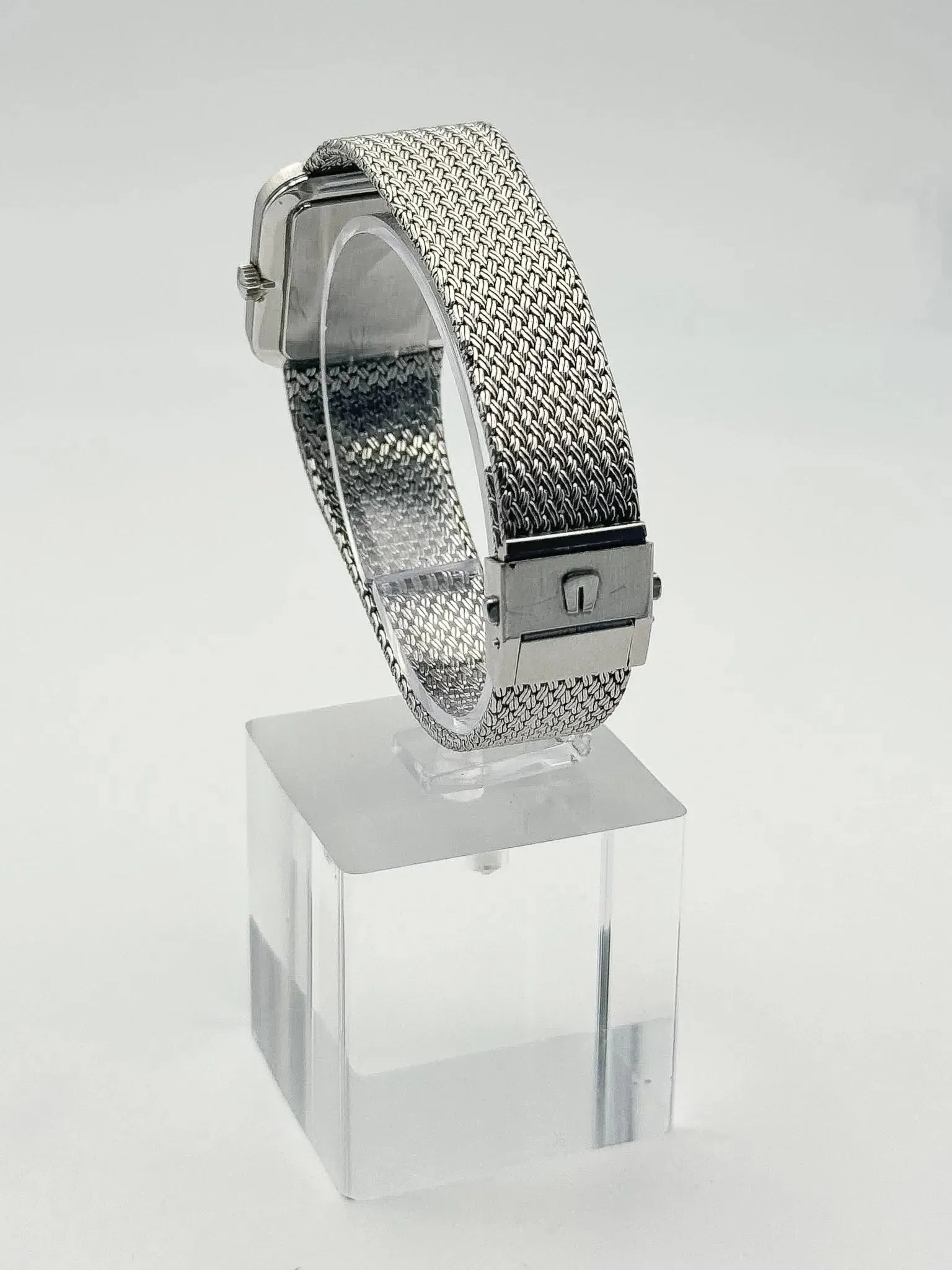 Universal Genève - Bracelet intégré Maille milanaise acier - 1980s - Atelier Victor - Vintage  Shop