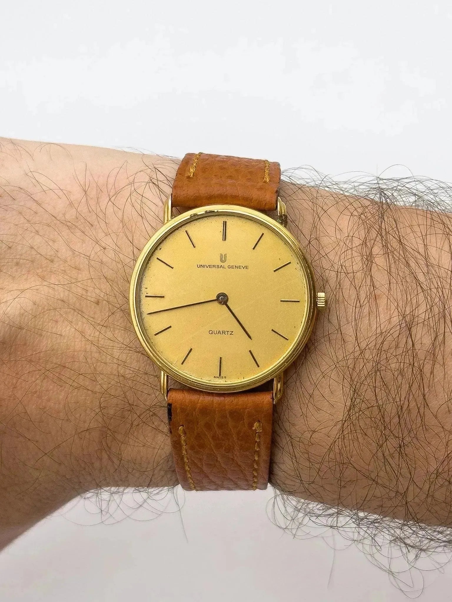 Universal Genève - Circle Gold Quartz - 1980s - Atelier Victor Paris - Vintage Watch Shop Dubai