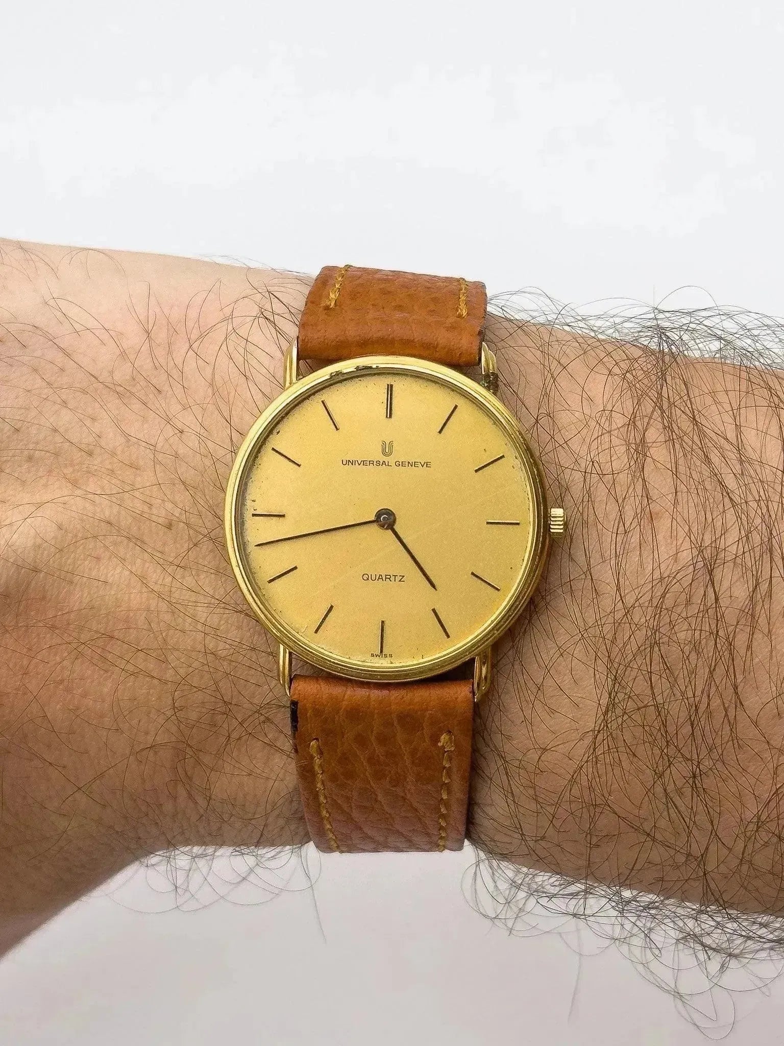 Universal Genève - Dress Watch slim plaqué or Quartz - 1980s - Atelier Victor - Vintage  Shop