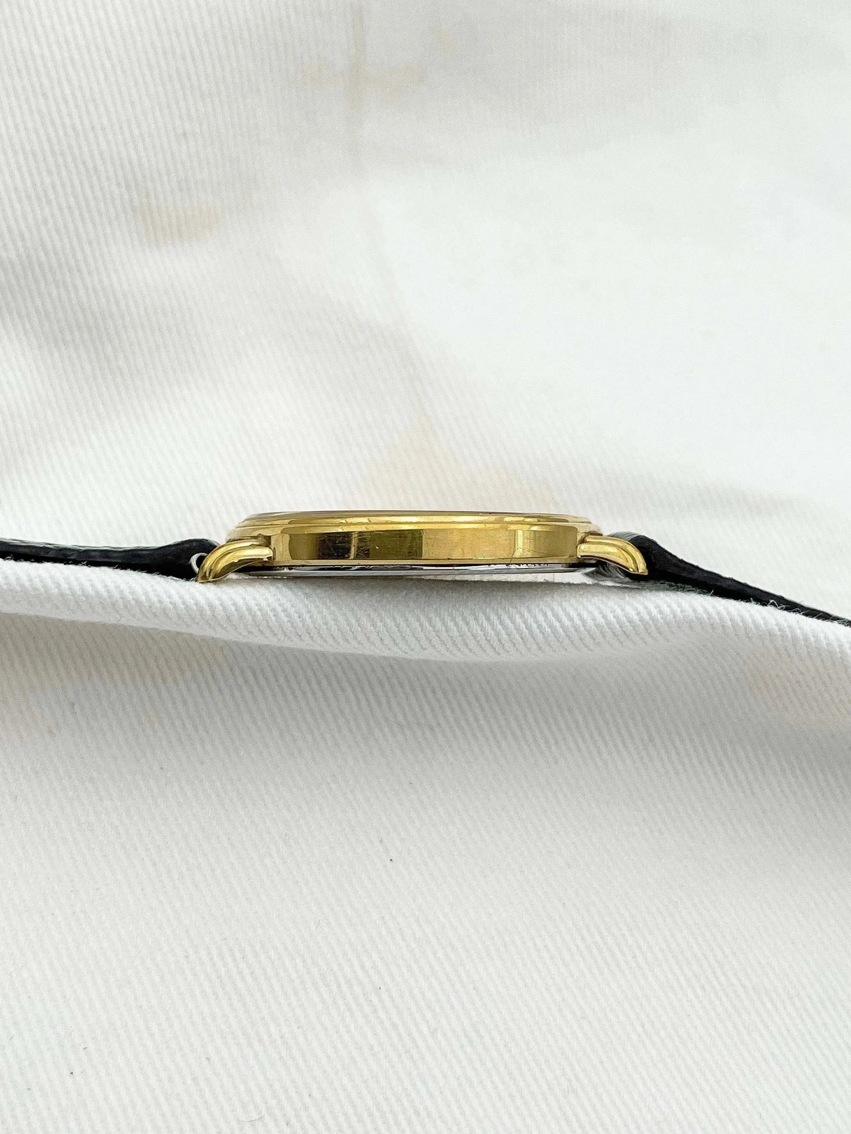 Universal Genève - Gold Dial - 1970's - Atelier Victor - Vintage  Shop