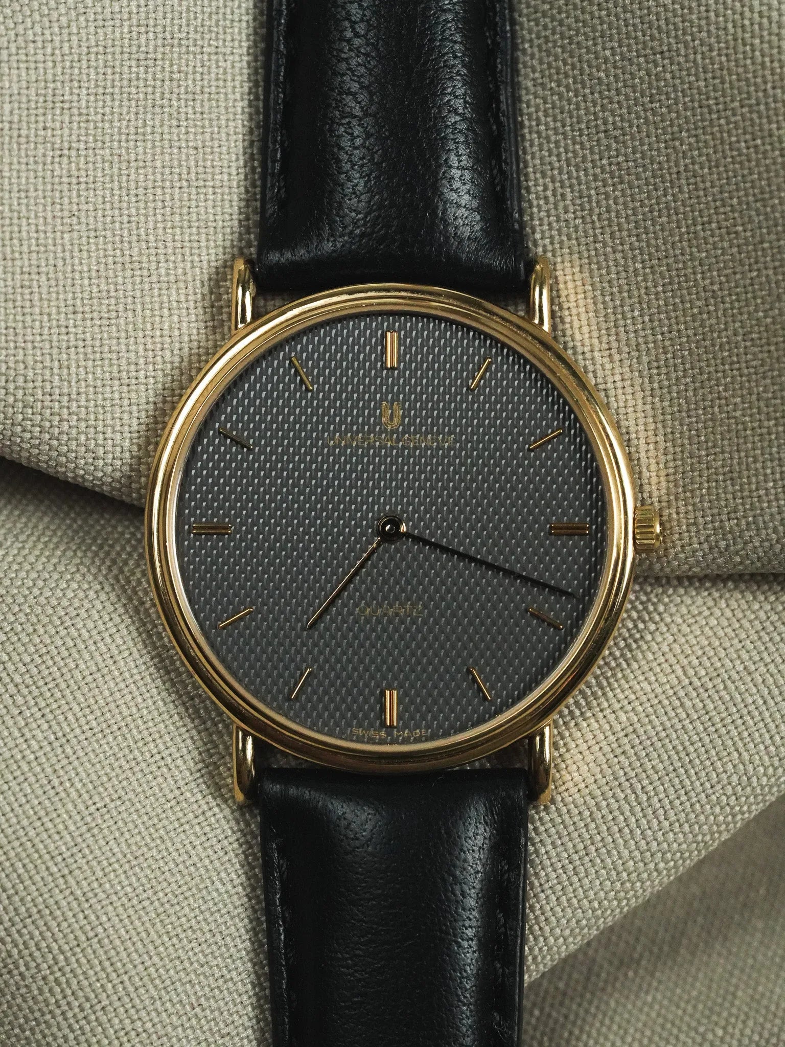 Universal Genève - Gris Guilloché Plaqué or - Papier - 1980s - Atelier Victor - Vintage  Shop