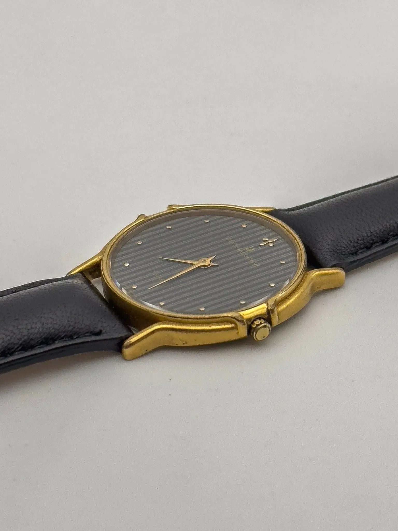 Universal Genève - Gris Tapisserie Plaqué or - 1980s - Atelier Victor Paris - Vintage Watch Shop Dubai