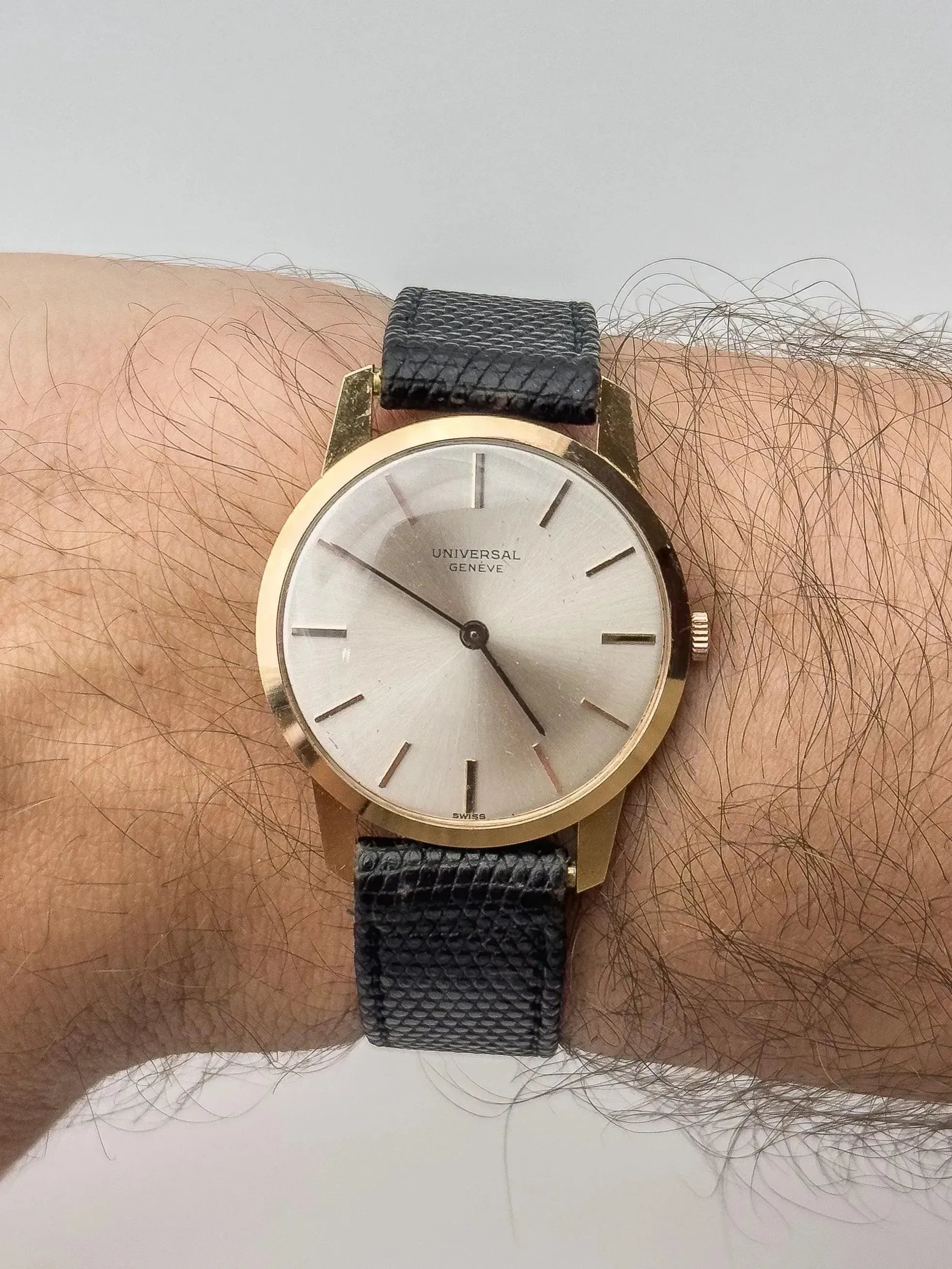 Universal Genève - Montre habillée extra plate en or rose 18K - 1964 - Atelier Victor