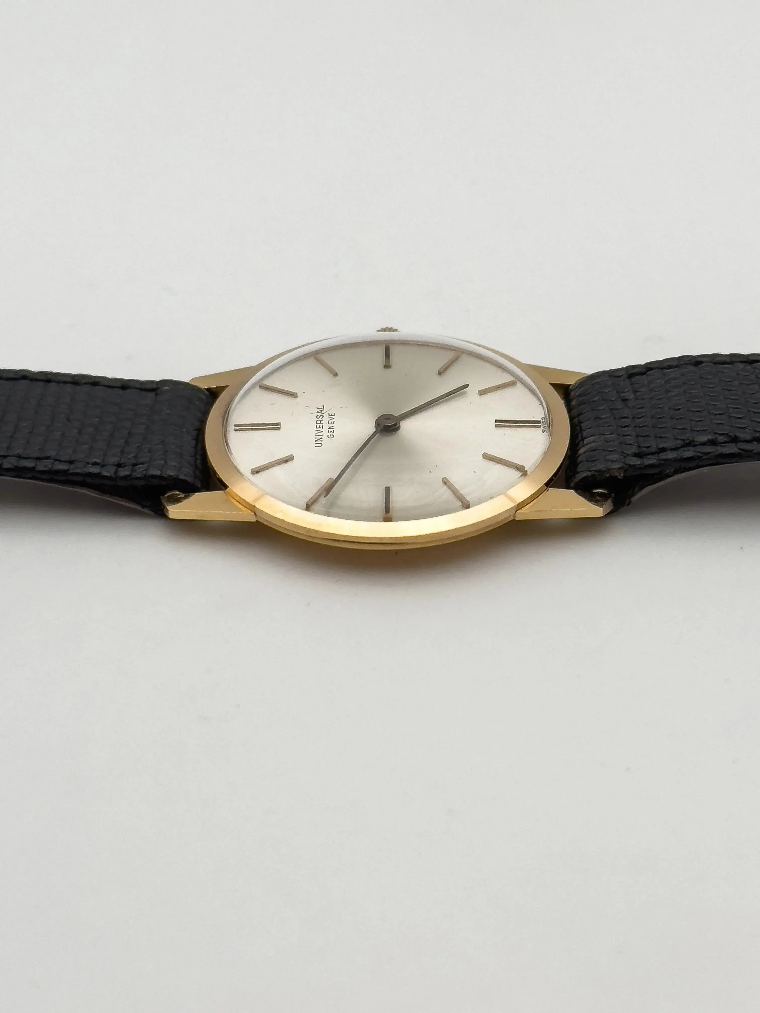 Universal Genève - Montre habillée extra plate en or rose 18K - 1964 - Atelier Victor