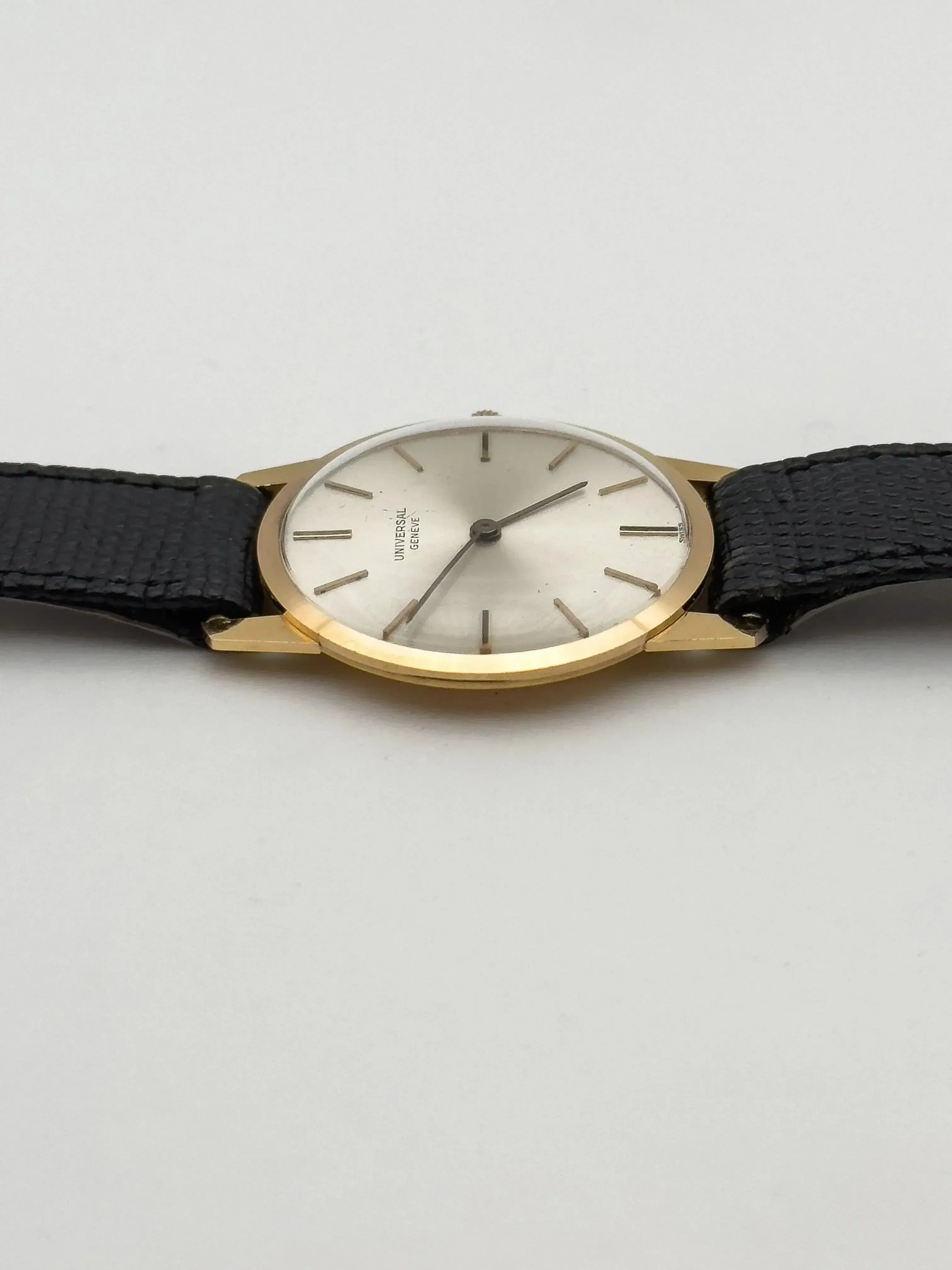 Universal Genève - Montre habillée extra plate en or rose 18K - 1964 - Atelier Victor