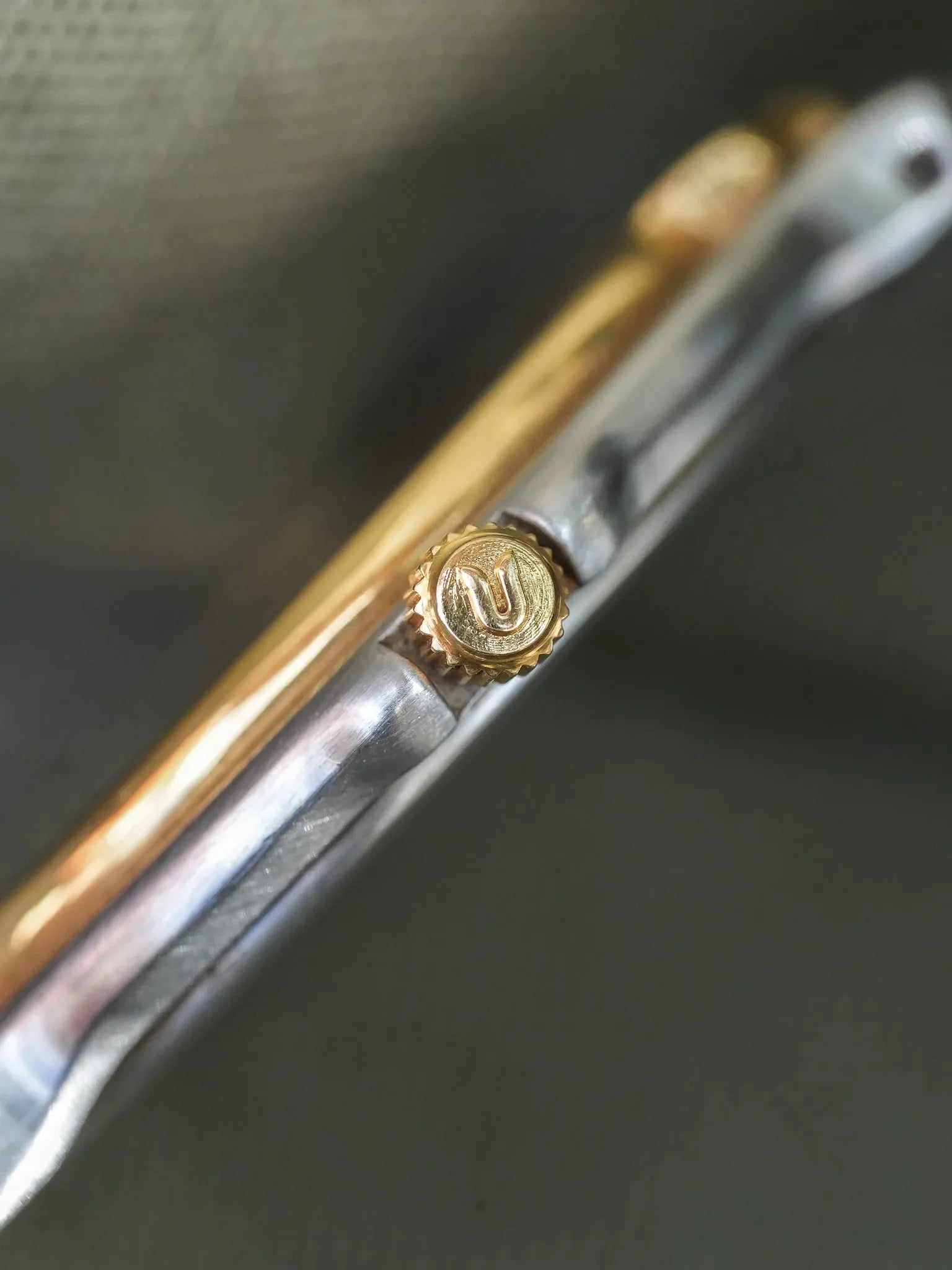 Universal Genève - Polerouter Acier Or Quartz Cadran Blanc - 1980s - Atelier Victor - Vintage  Shop