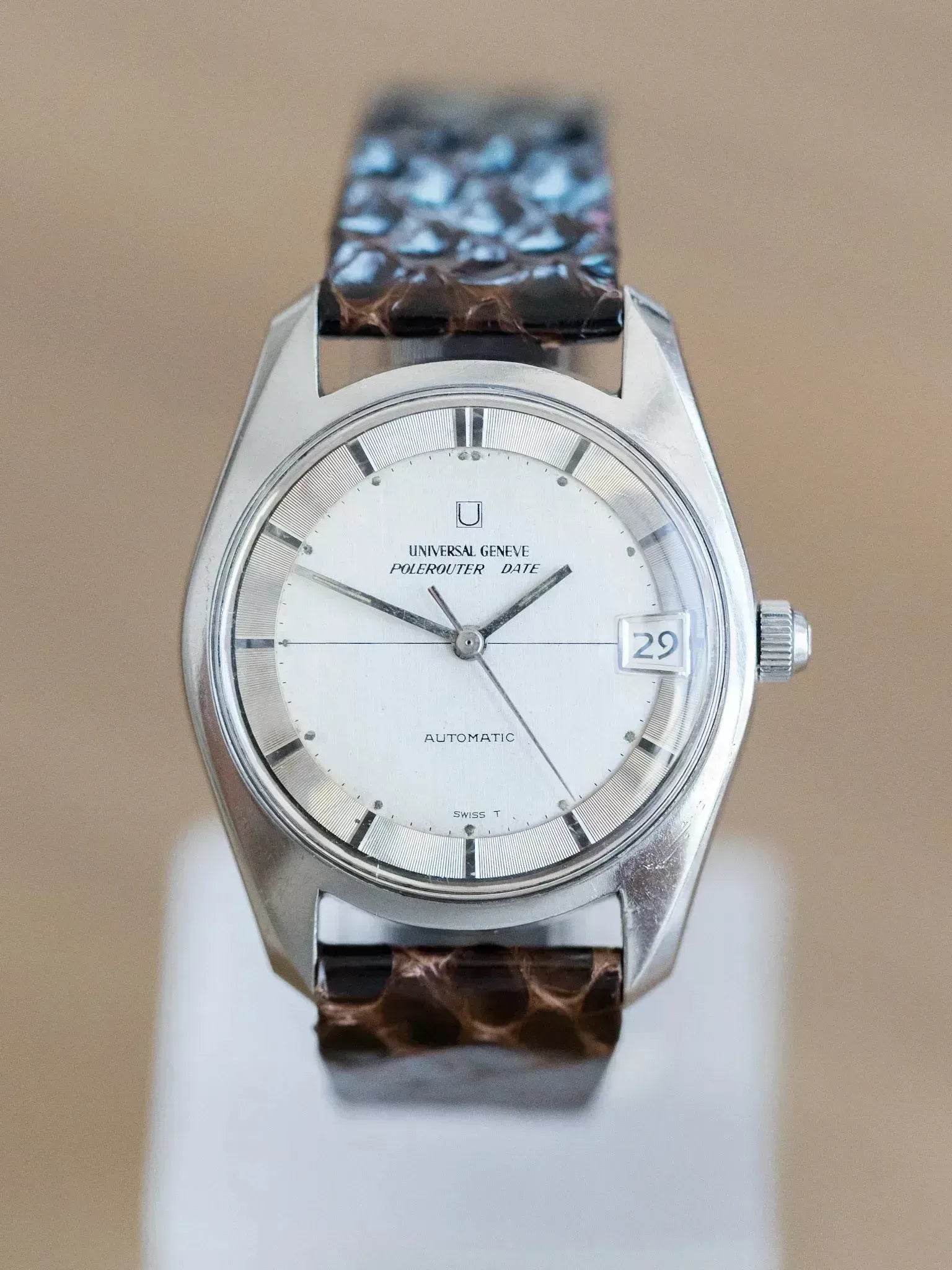 Universal Genève - Polerouter Date Micro-Rotor Big Crown - 1965 - Atelier Victor