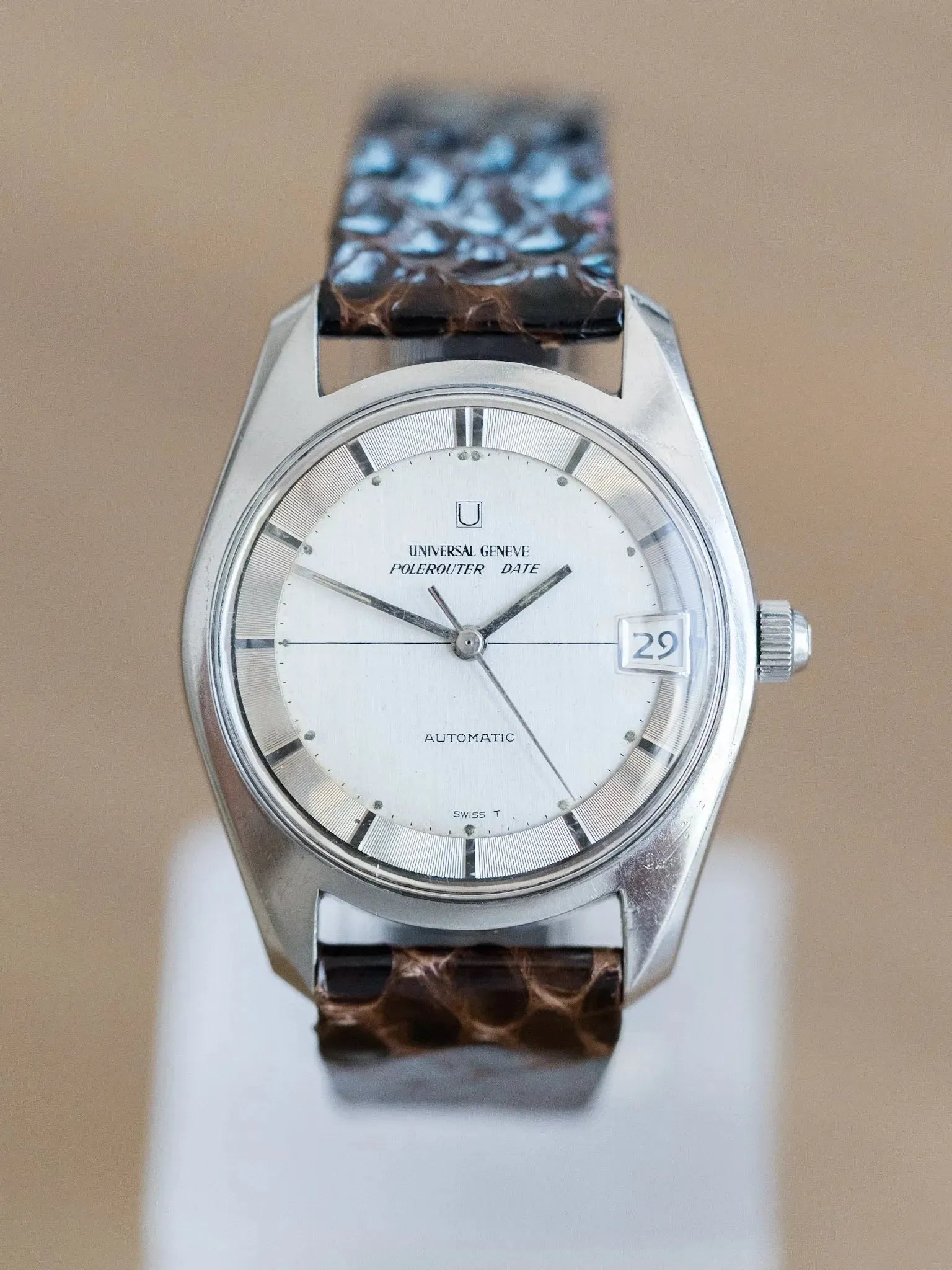 Universal Genève - Polerouter Date Micro-Rotor Big Crown - 1965 - Atelier Victor