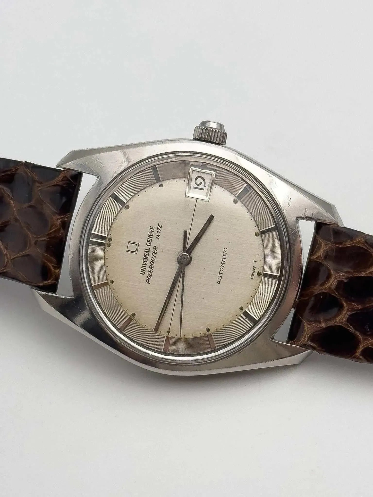 Universal Genève - Polerouter Date Micro-Rotor Big Crown - 1965 - Atelier Victor Paris - Vintage Watch Shop Dubai