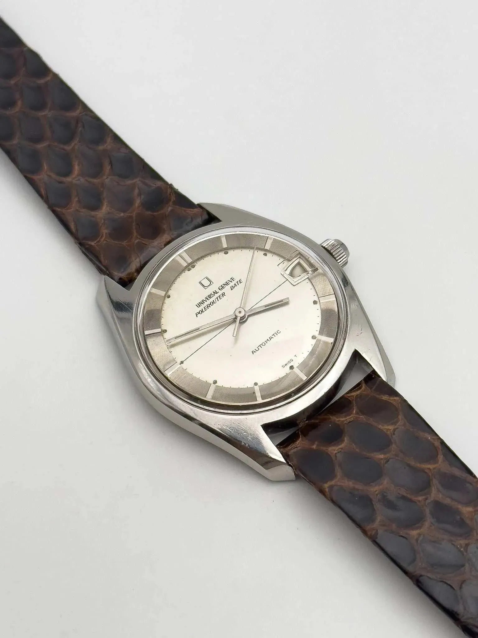 Universal Genève - Polerouter Date Micro-Rotor Big Crown - 1965 - Atelier Victor Paris - Vintage Watch Shop Dubai