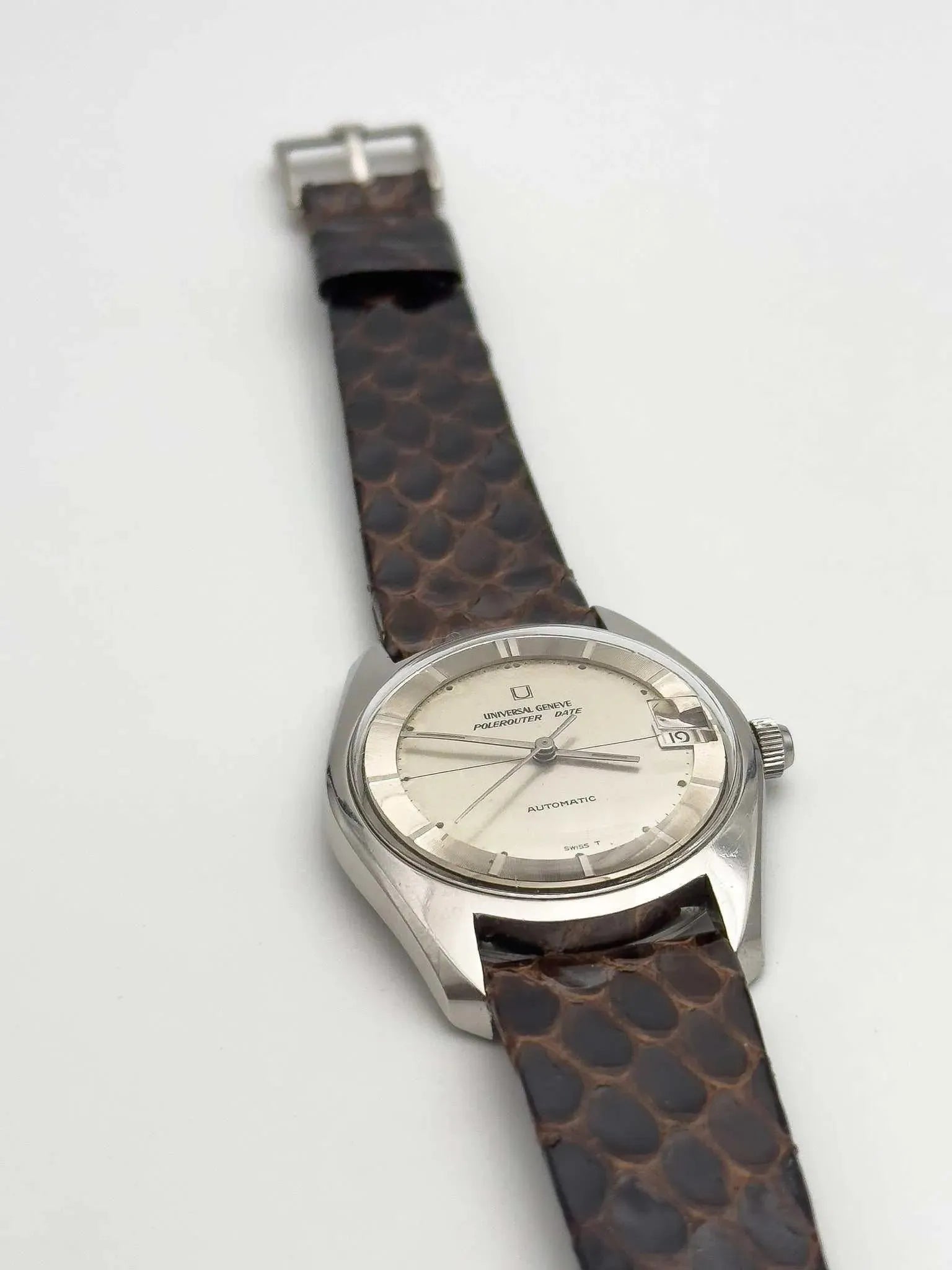 Universal Genève - Polerouter Date Micro-Rotor Big Crown - 1965 - Atelier Victor Paris - Vintage Watch Shop Dubai