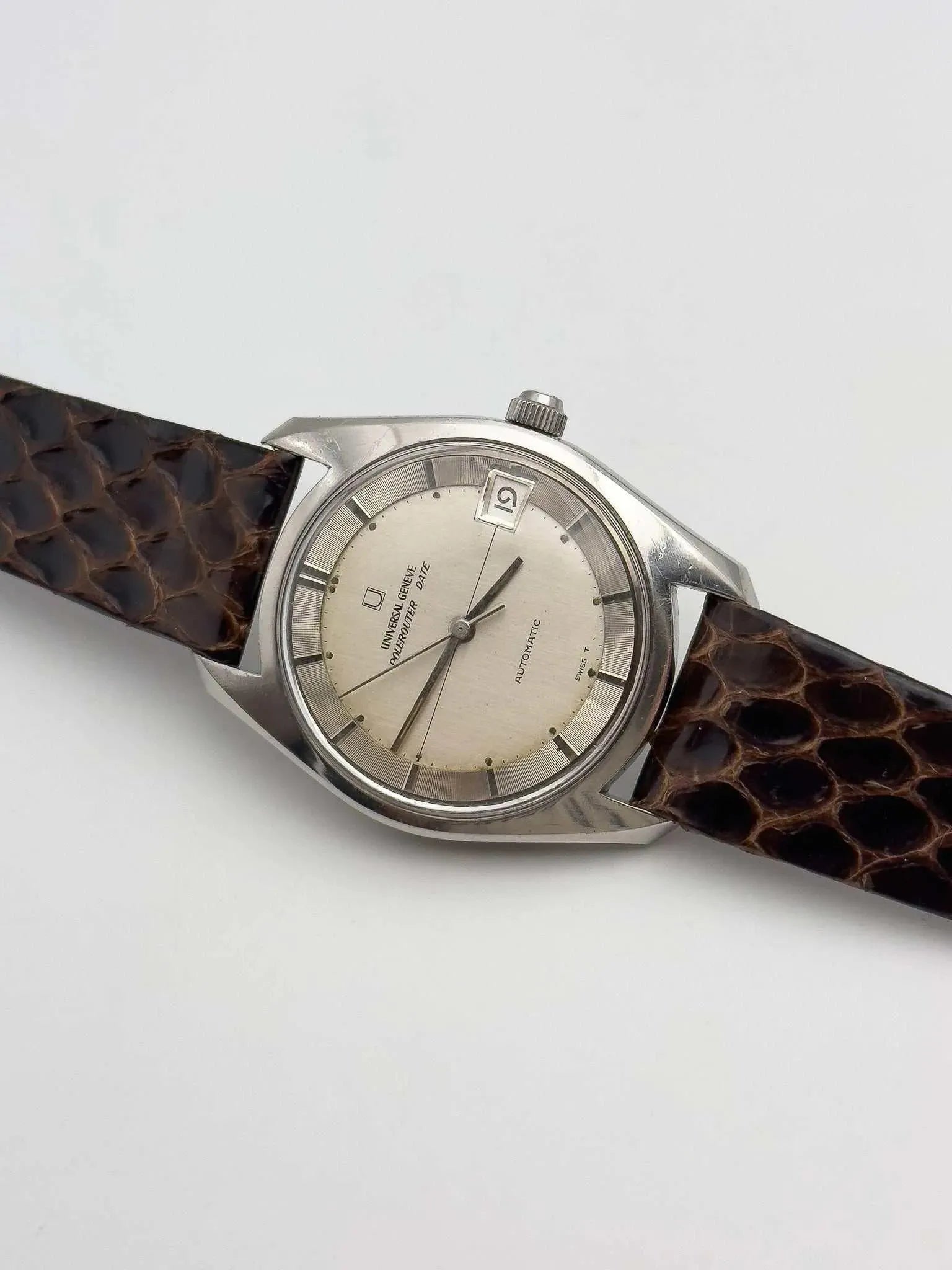 Universal Genève - Polerouter Date Micro-Rotor Big Crown - 1965 - Atelier Victor Paris - Vintage Watch Shop Dubai