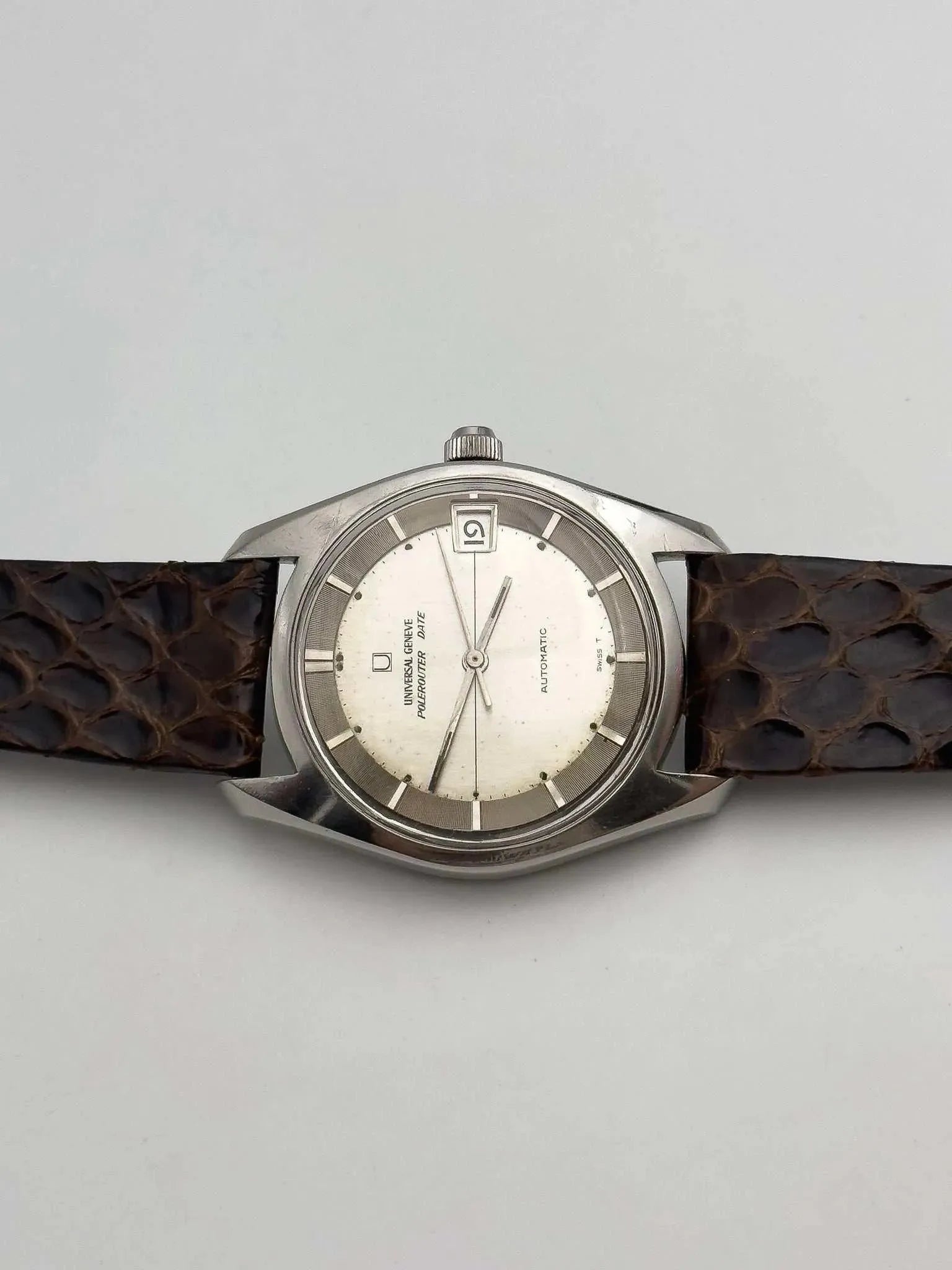 Universal Genève - Polerouter Date Micro-Rotor Big Crown - 1965 - Atelier Victor Paris - Vintage Watch Shop Dubai