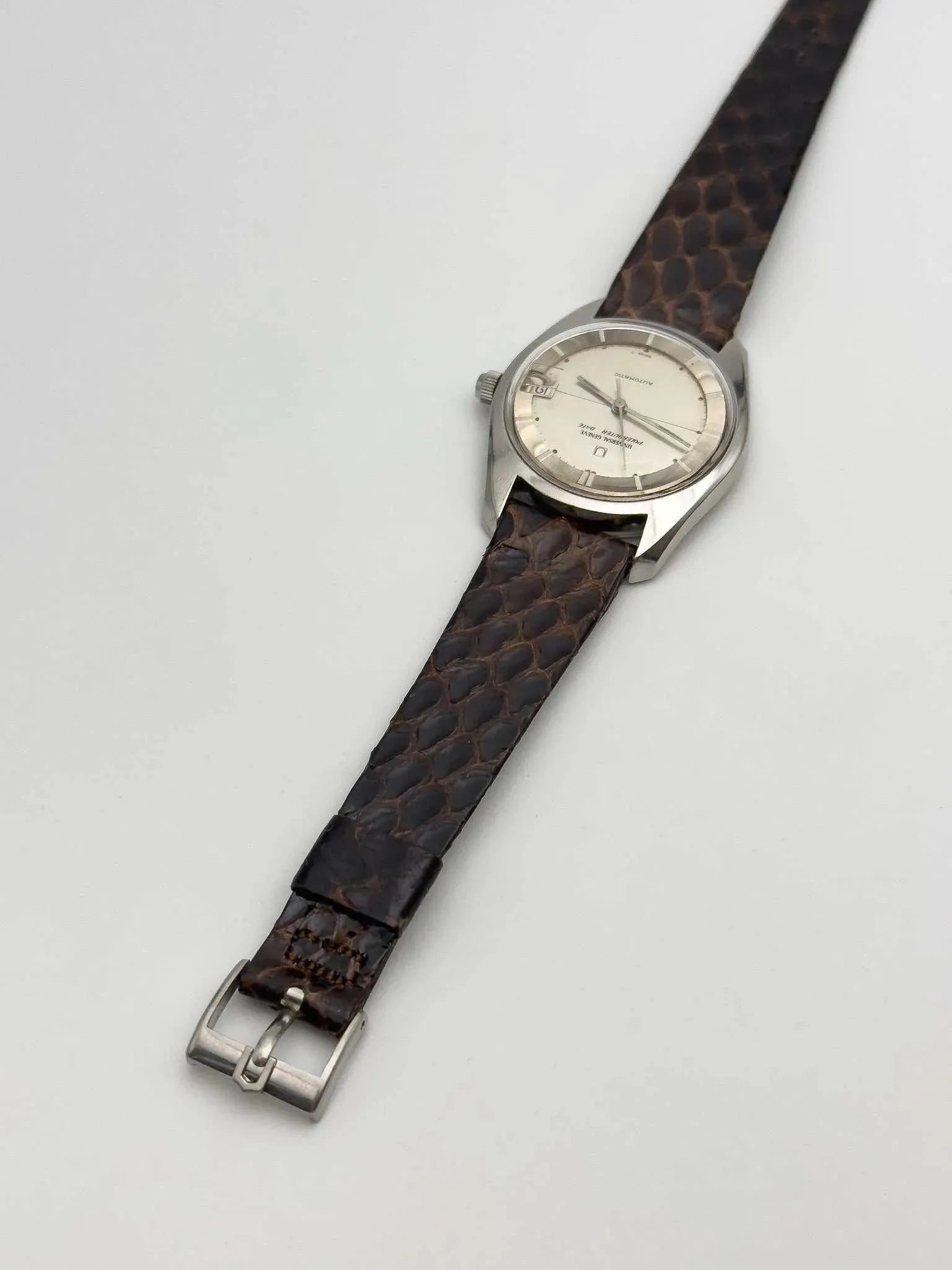 Universal Genève - Polerouter Date Micro-Rotor Big Crown - 1965 - Atelier Victor Paris - Vintage Watch Shop Dubai