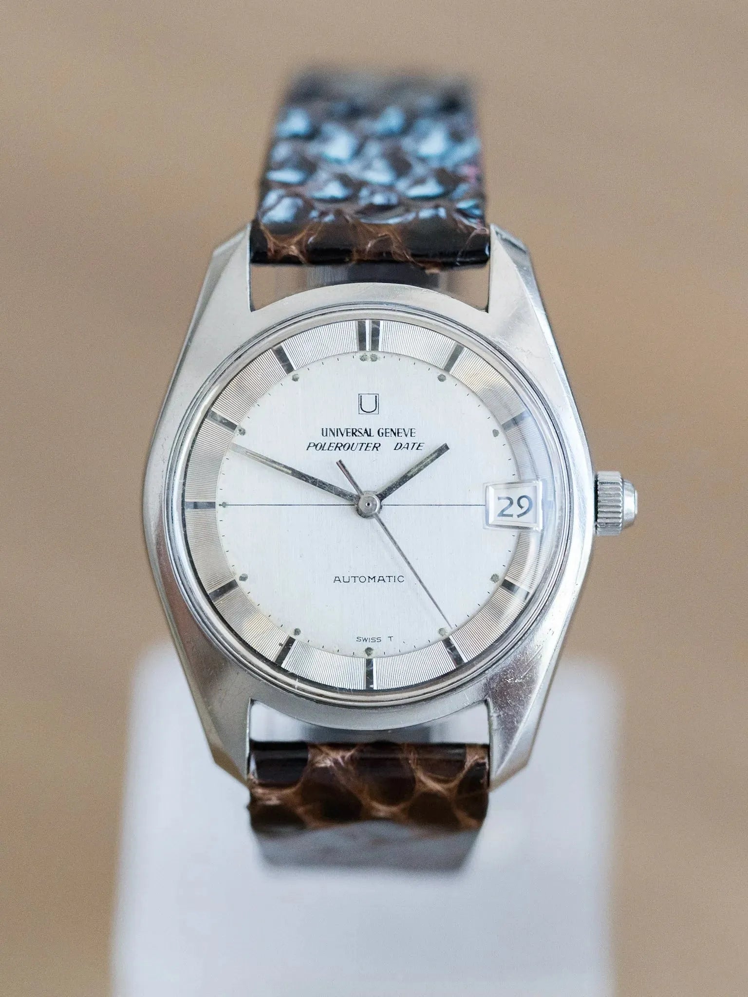 Universal Genève - Polerouter Date Micro-Rotor Big Crown - 1965 - Atelier Victor - Vintage  Shop