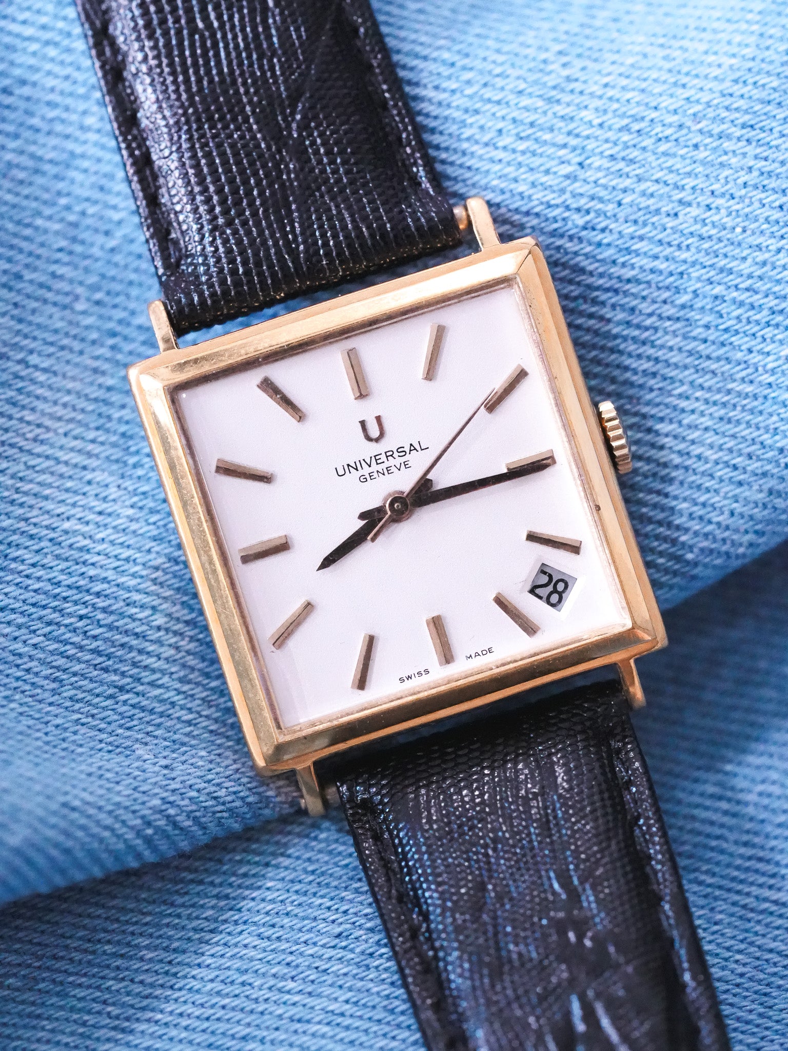 Universal Genève - Tank Carrée Date 5h Plaqué or - 1960s - Atelier Victor Paris - Vintage Watch Shop Dubai