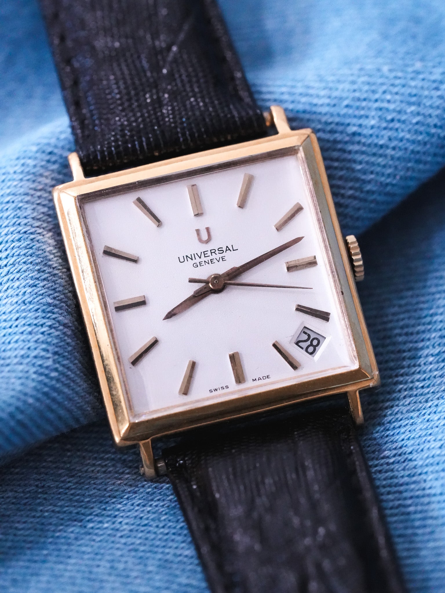 Universal Genève - Tank Carrée Date 5h Plaqué or - 1960s - Atelier Victor Paris - Vintage Watch Shop Dubai