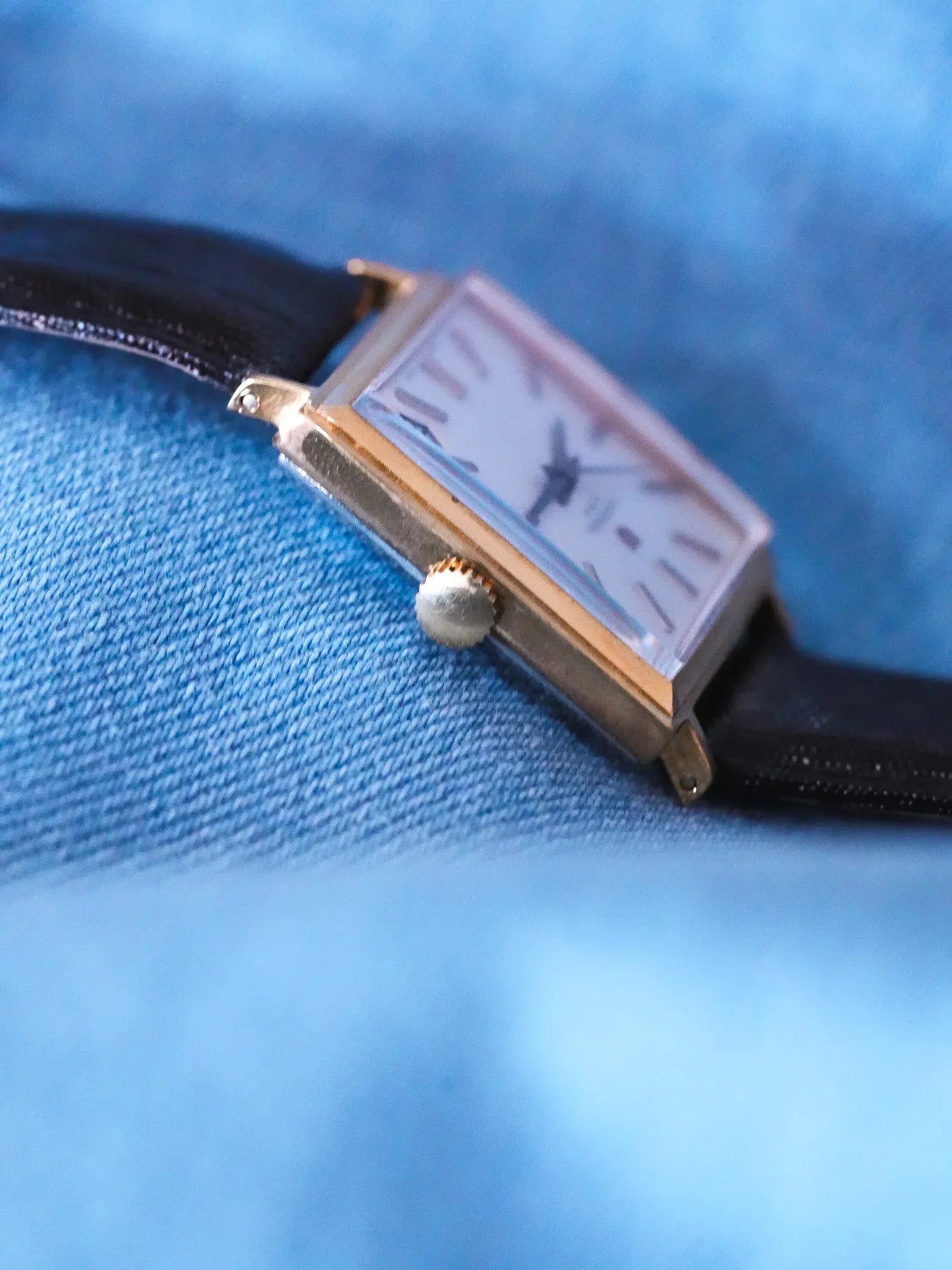Universal Genève - Tank Carrée Date 5h Plaqué or - 1960s - Atelier Victor - Vintage  Shop