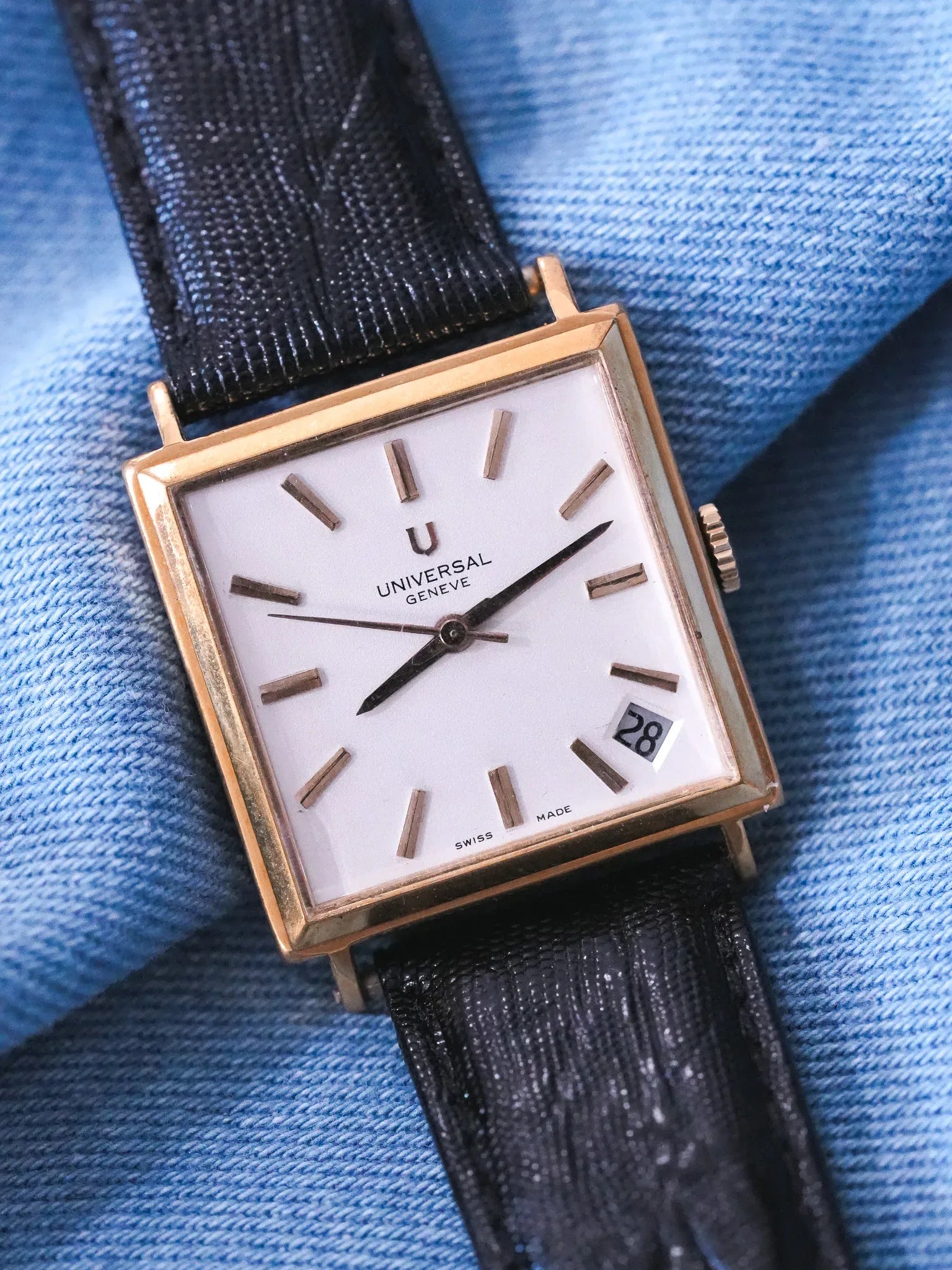 Universal Genève - Tank Carrée Date 5h Plaqué or - 1960s - Atelier Victor - Vintage  Shop