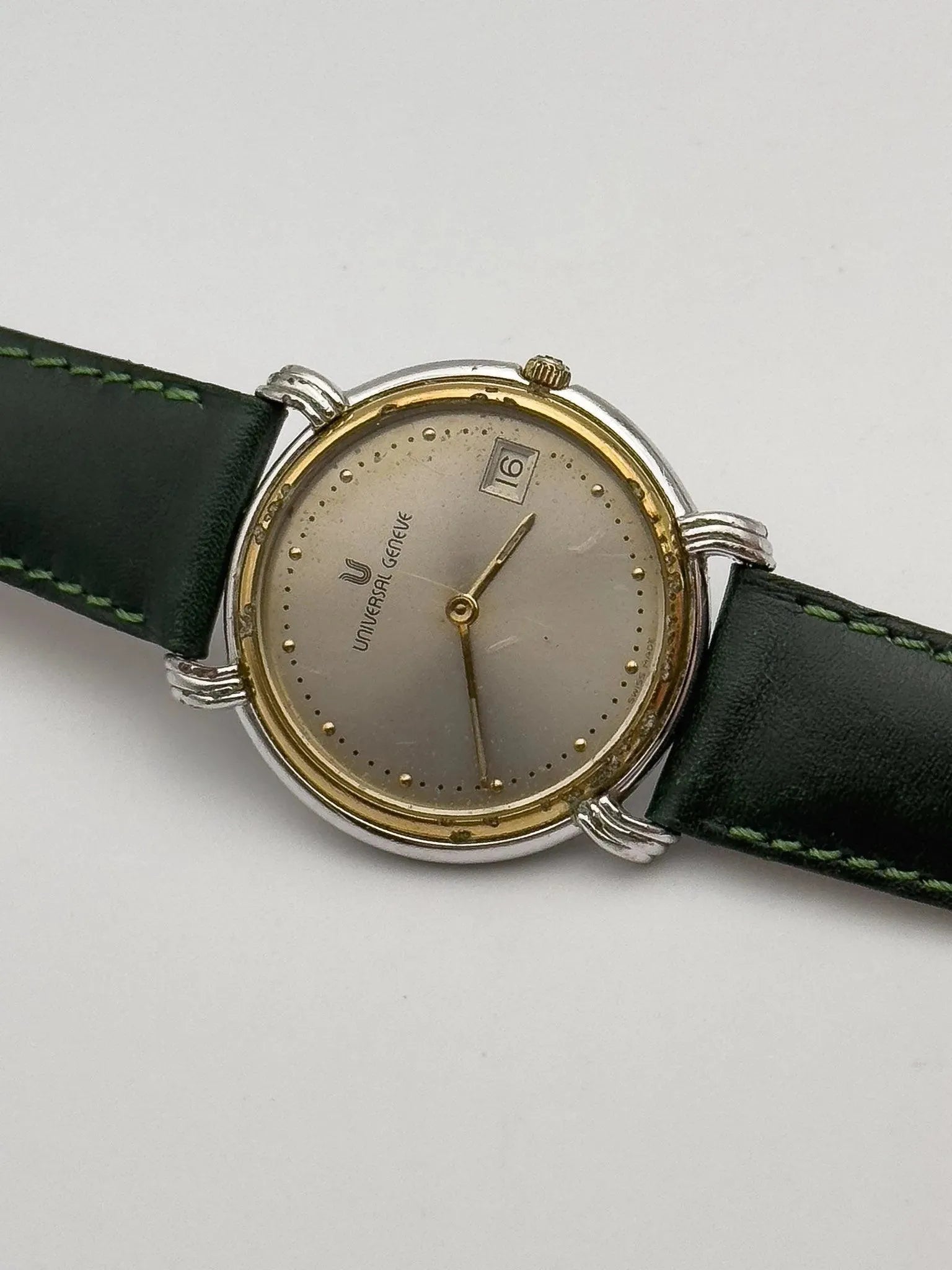 Universal Genève - Tear Drop Lugs Acier Or - 1980s - Atelier Victor Paris - Vintage Watch Shop Dubai