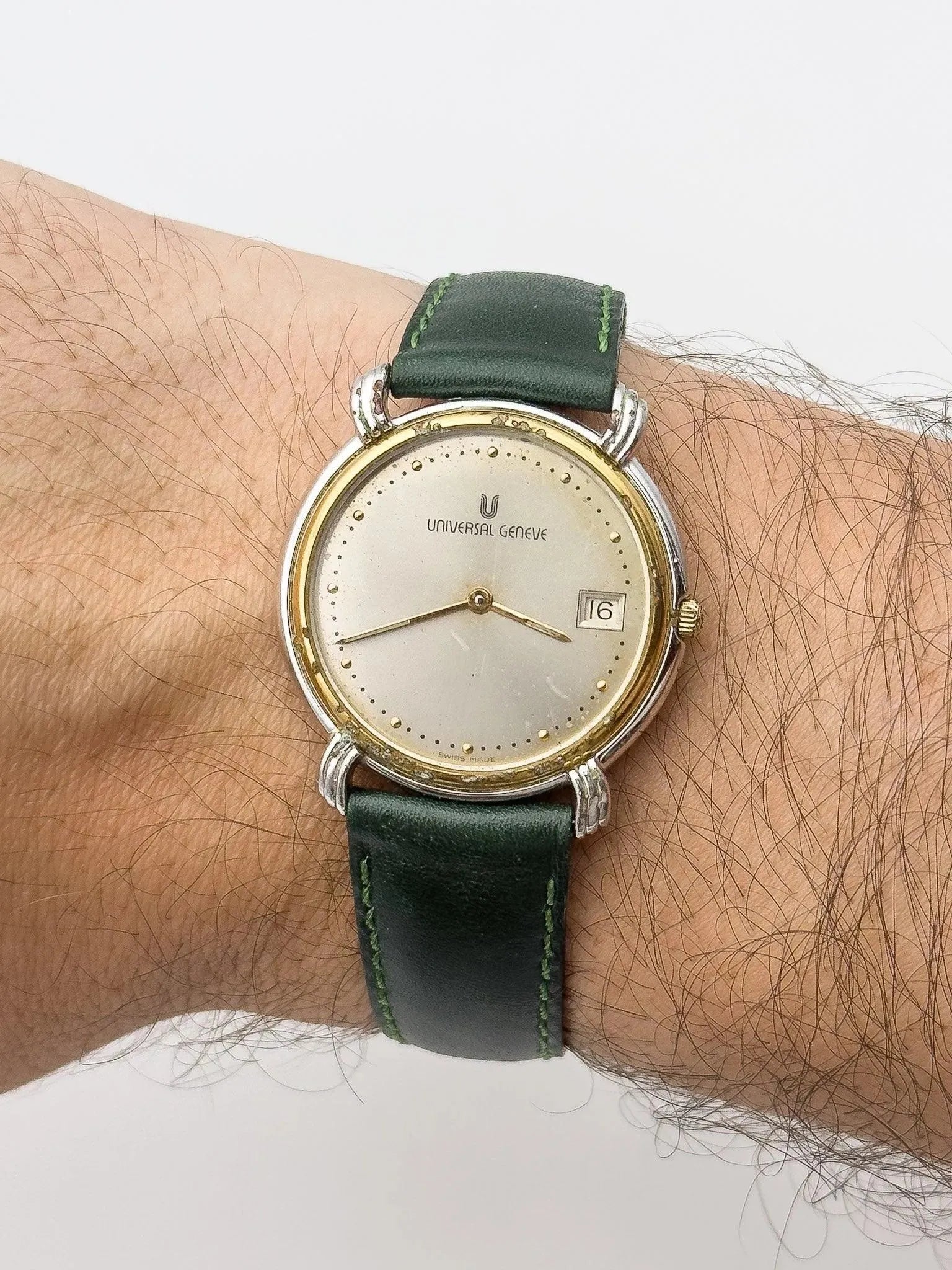 Universal Genève - Tear Drop Lugs Acier Or - 1980s - Atelier Victor Paris - Vintage Watch Shop Dubai