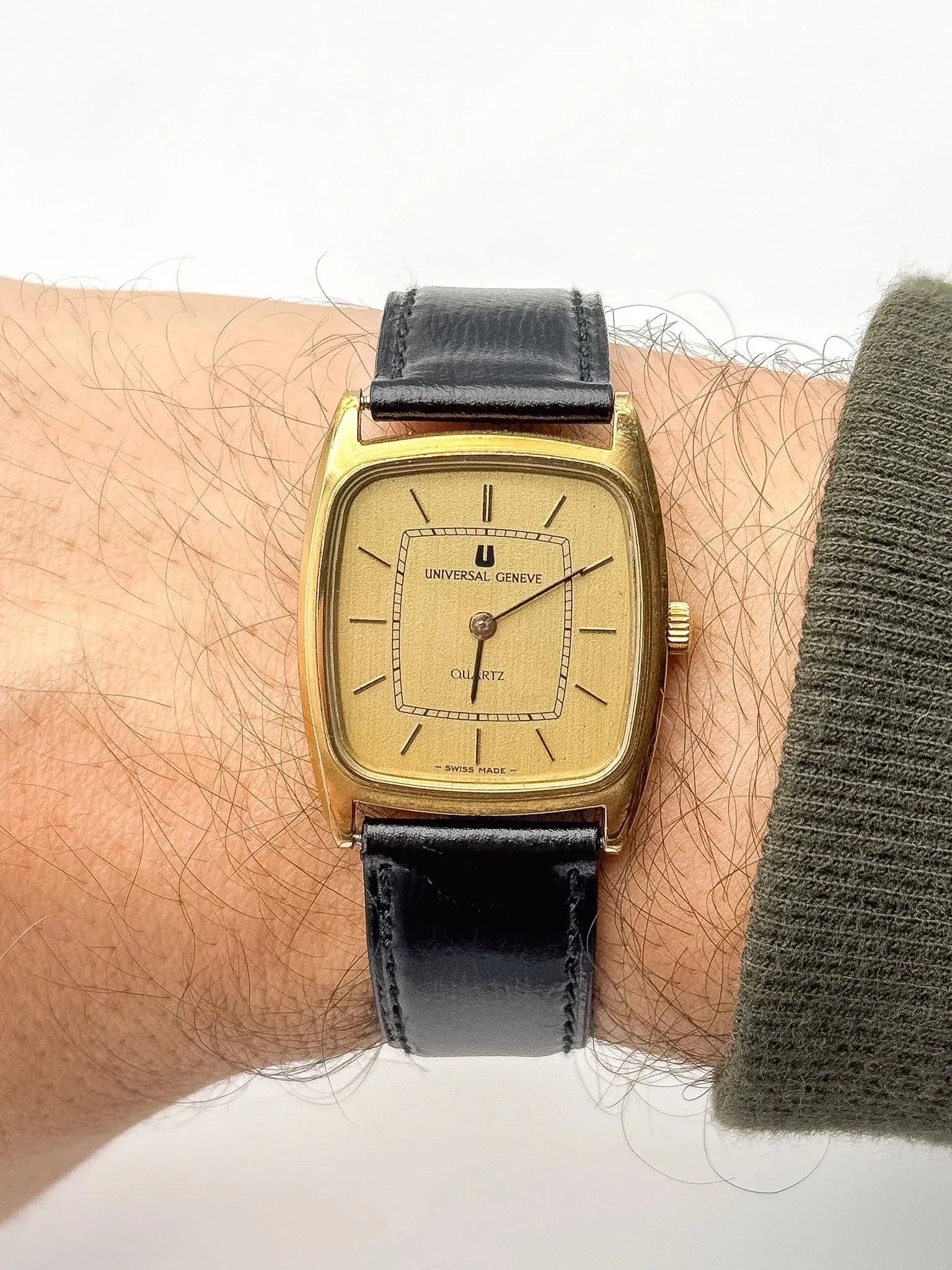 Universal Genève - Tonneau Lin Baton - 1980s - Atelier Victor Paris - Vintage Watch Shop Dubai