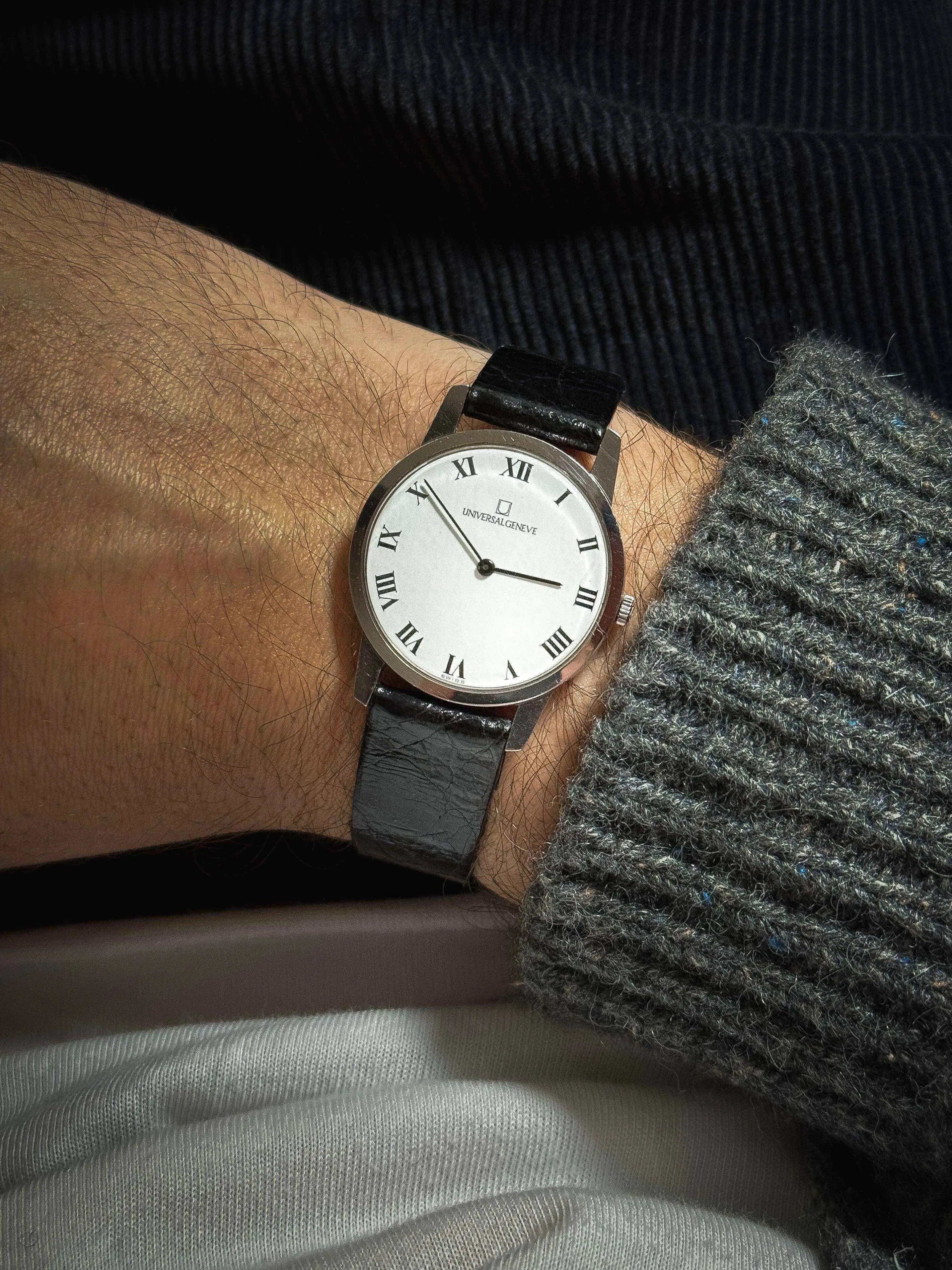 Universal Genève - Ultra plat Cadra Romain Cadran Blanc - 1970s - Atelier Victor Paris - Vintage Watch Shop Dubai